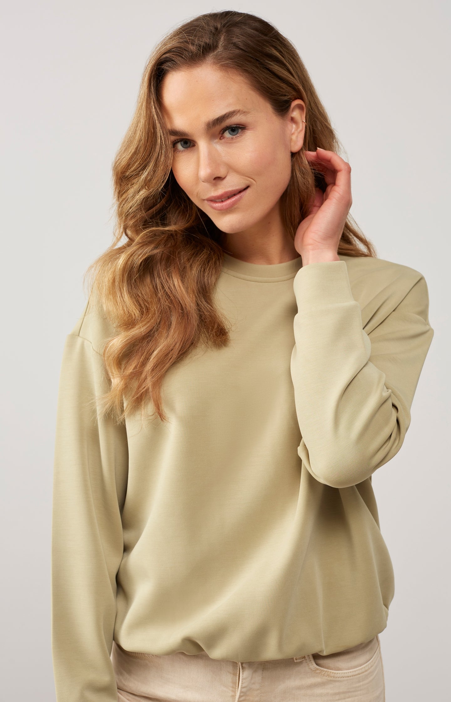 Long-sleeved scuba sweatshirt with round neck in wide fit - Type: lookbook