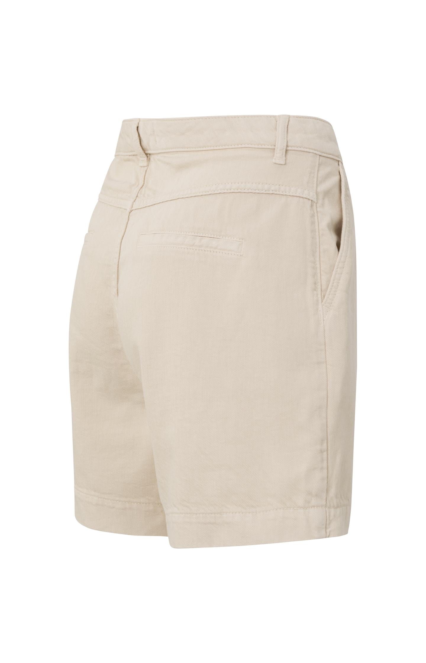 Loose denim short with side pockets and pleated details