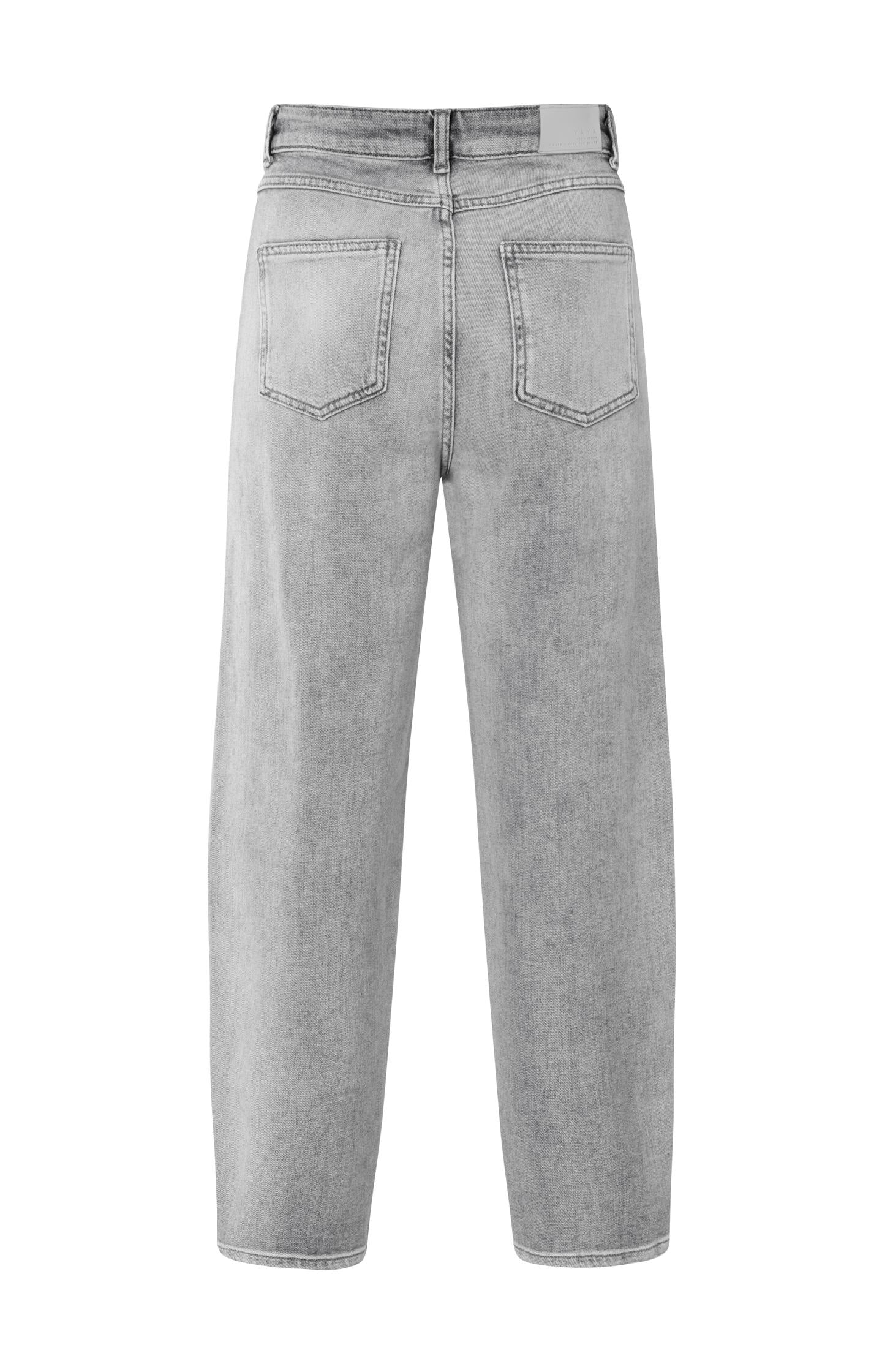 Loose fit denim with high waist and straight legs