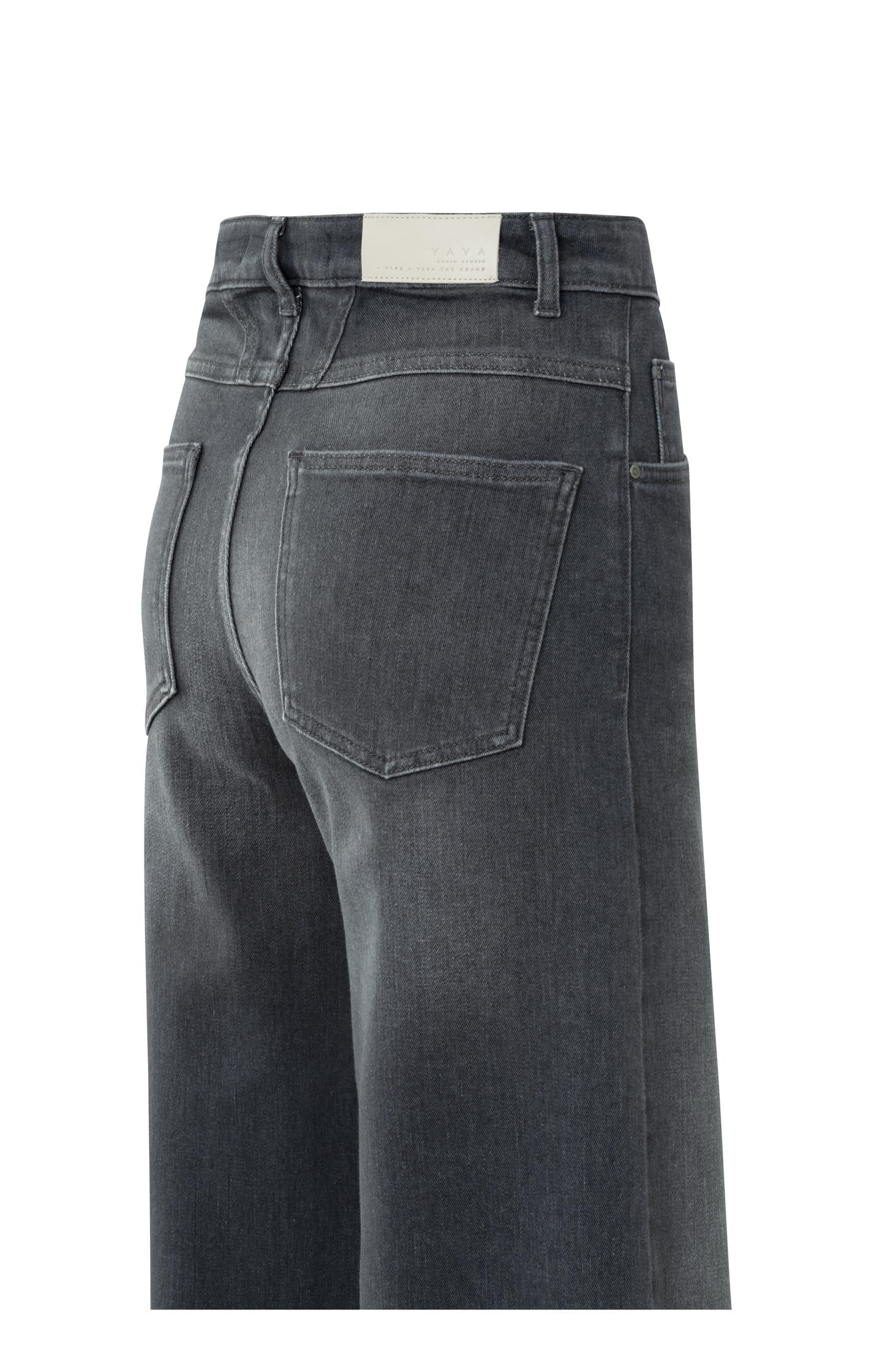 Loose fit jeans with high waist and wide legs (L30)