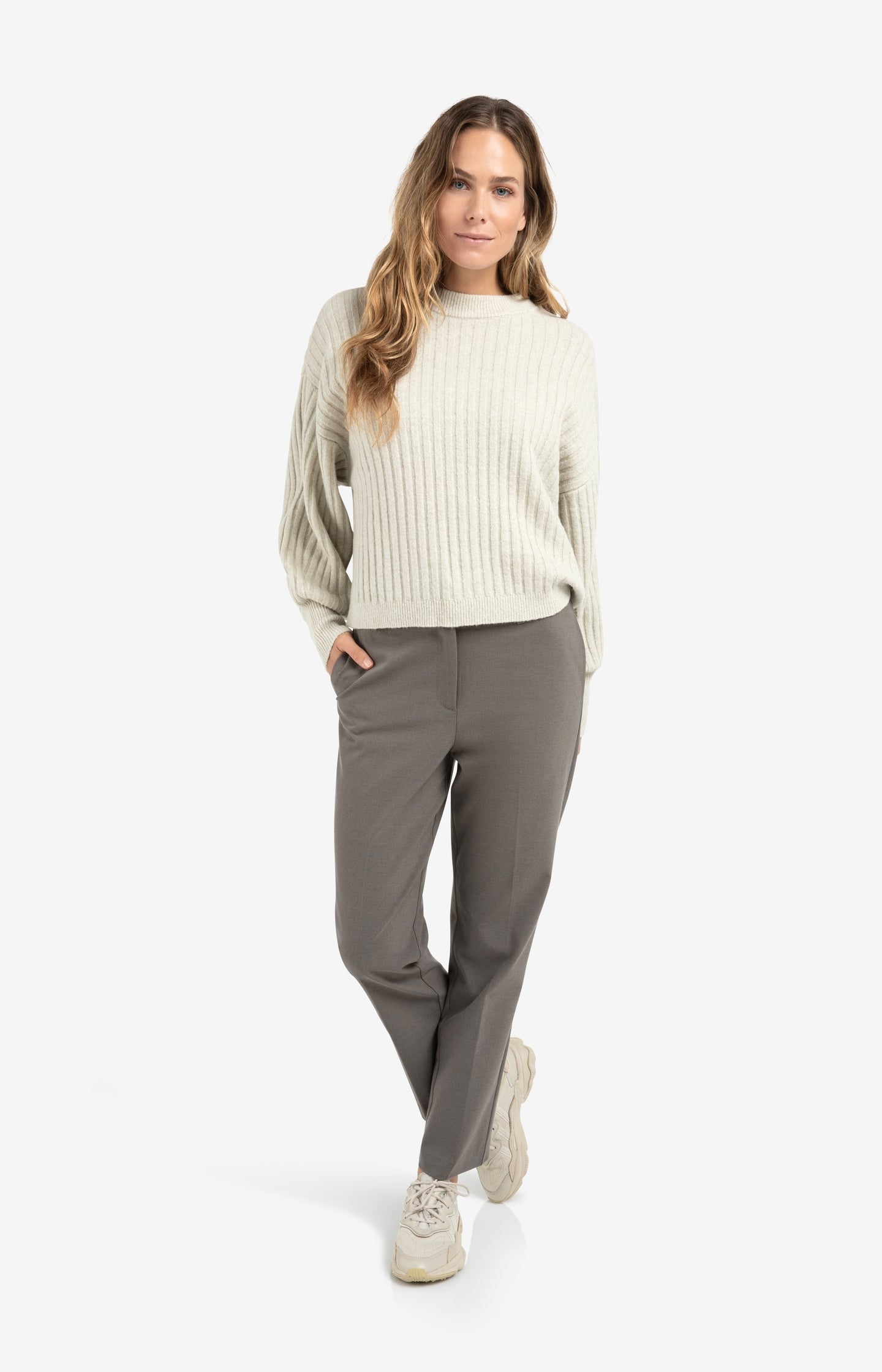 Loose fit jeans with high waist and wide legs (L34)