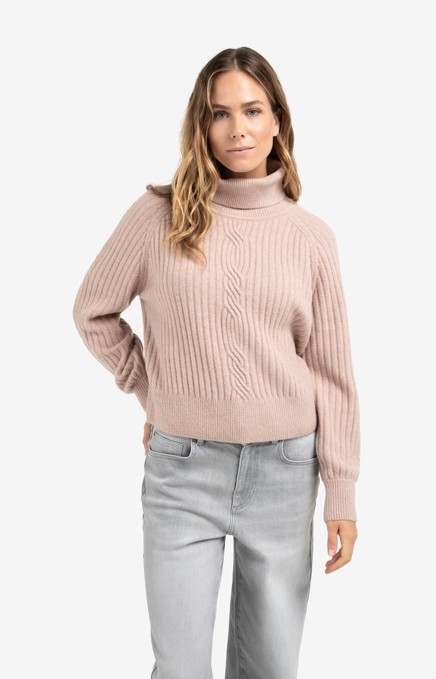 Loose fit jeans with high waist and wide legs (L34)