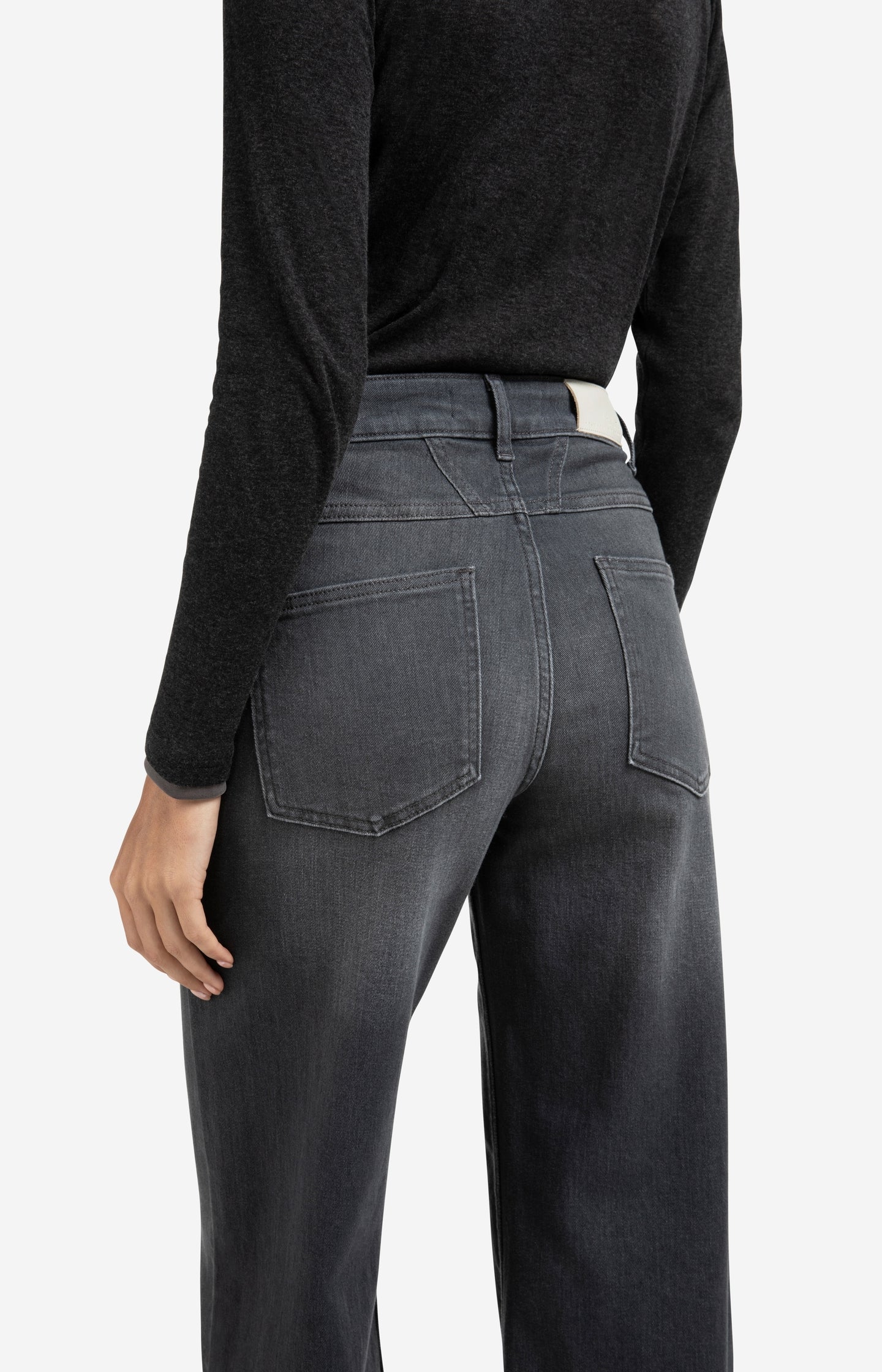Loose fit jeans with high waist and wide legs (L34)