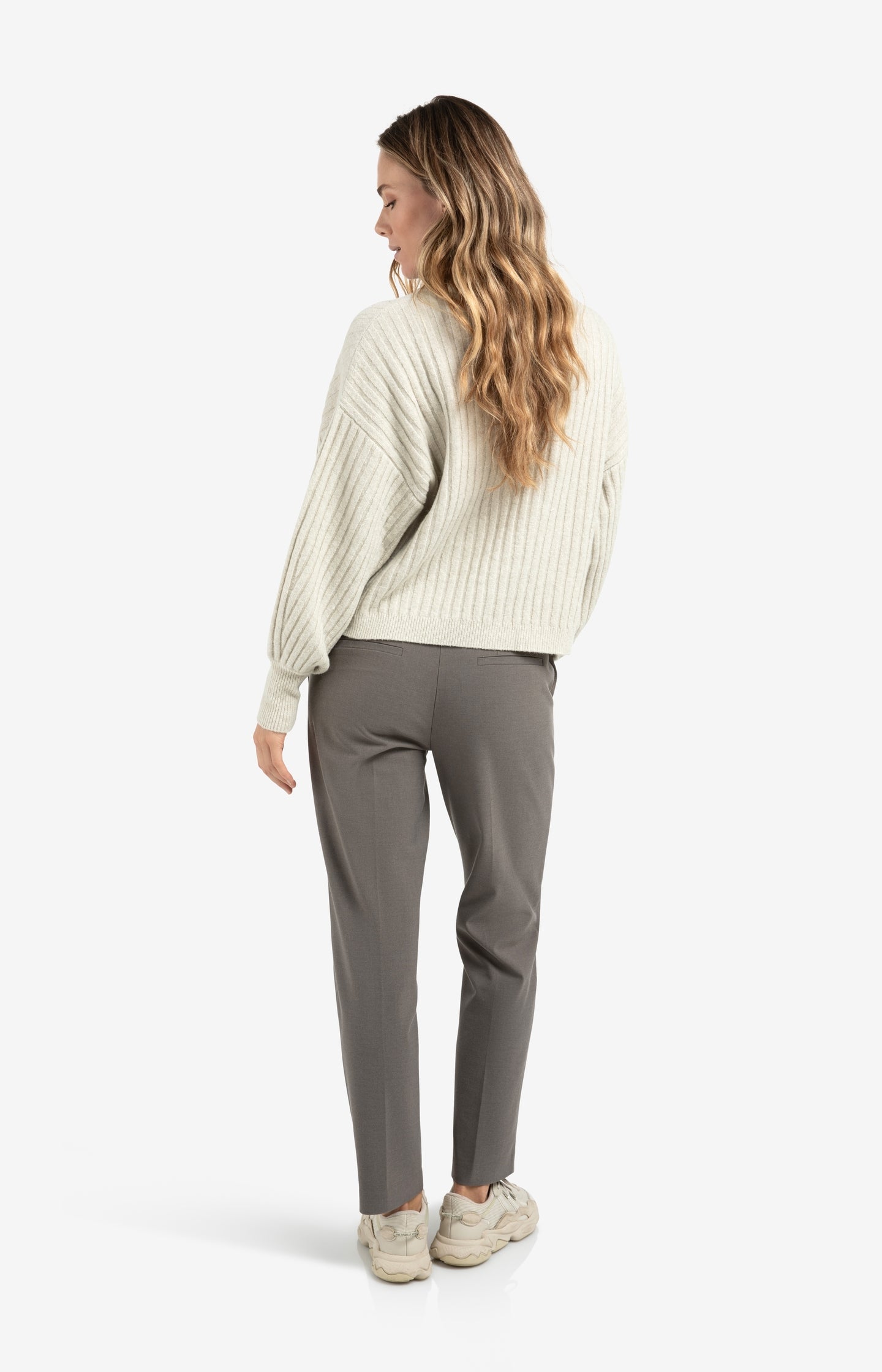 Loose fit jeans with high waist and wide legs (L34)
