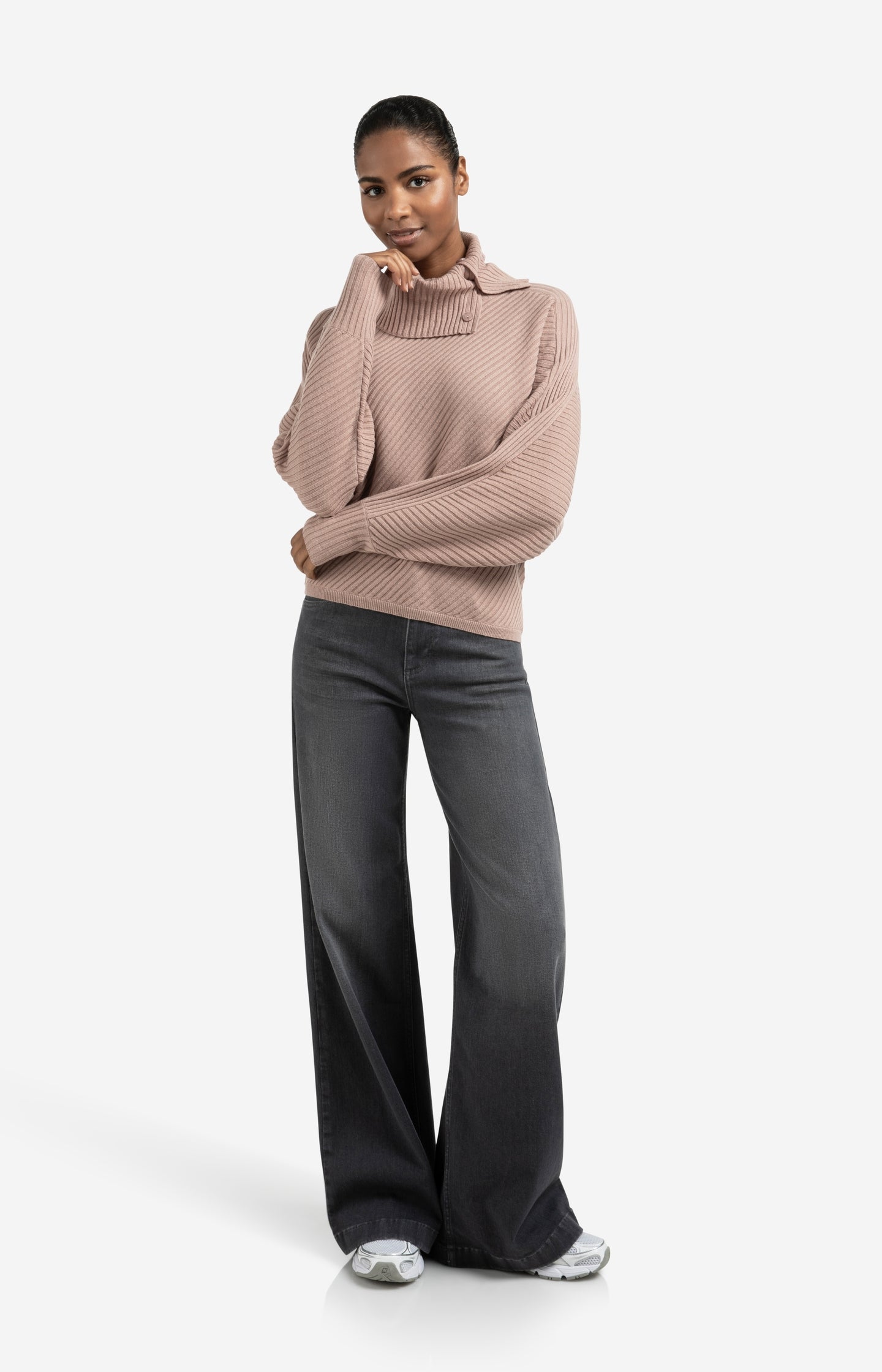 Loose fit jeans with high waist and wide legs (L34)