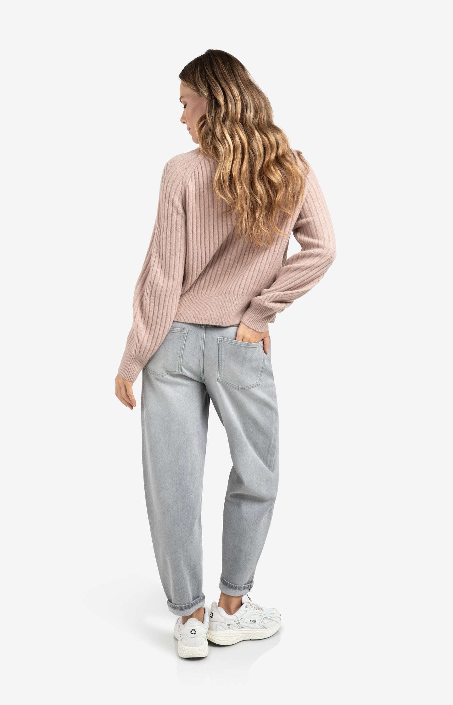 Loose fit jeans with high waist and wide legs (L34)