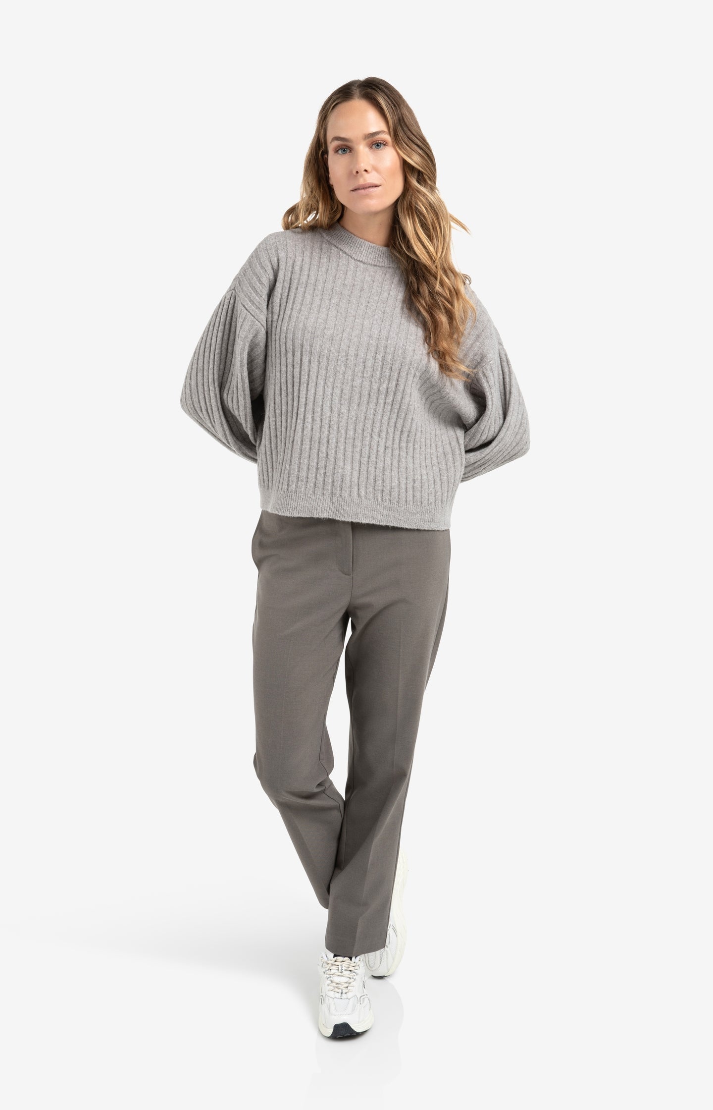 Loose fit jeans with high waist and wide legs (L34)