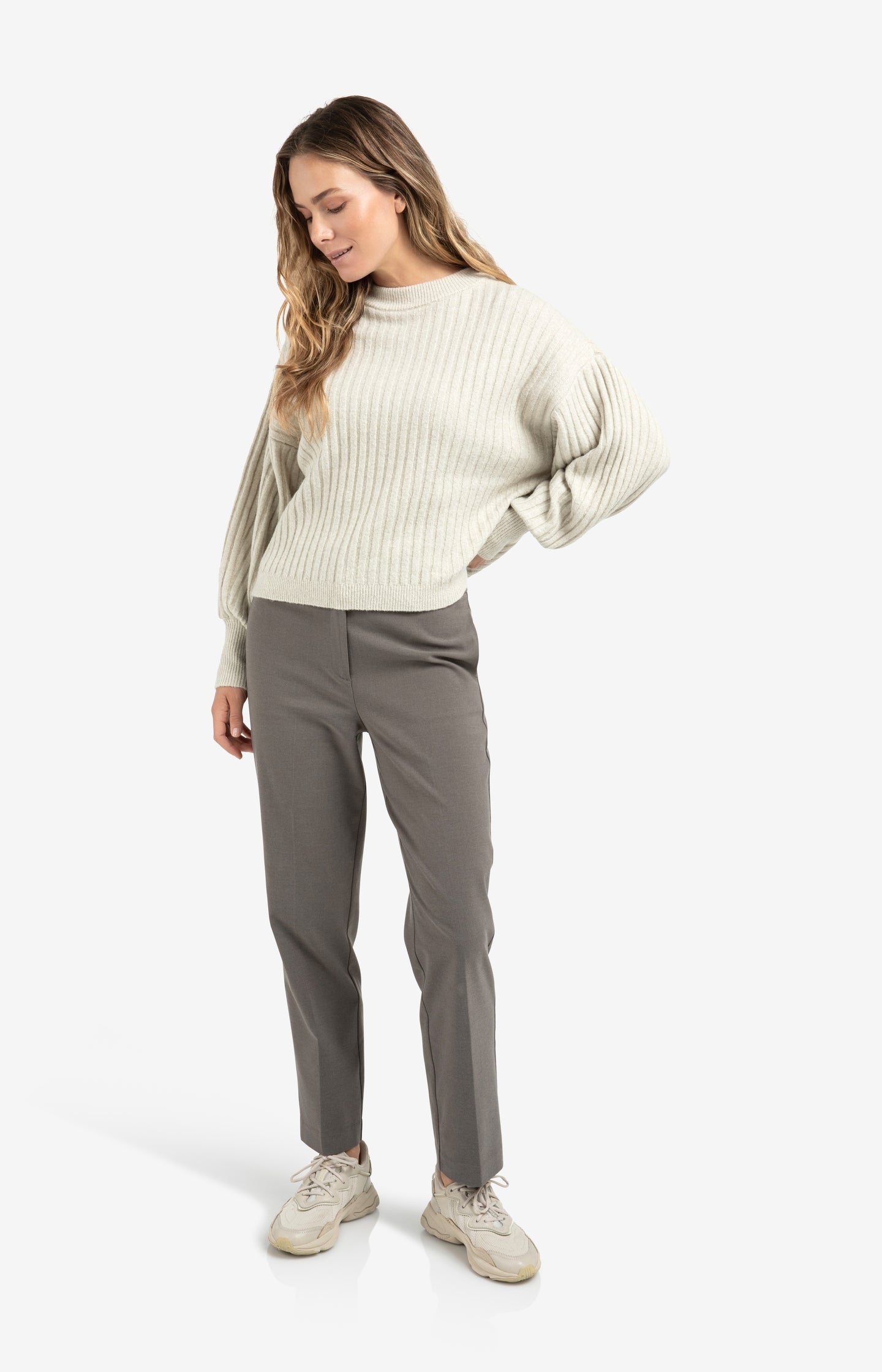 Loose fit jeans with high waist and wide legs (L34)