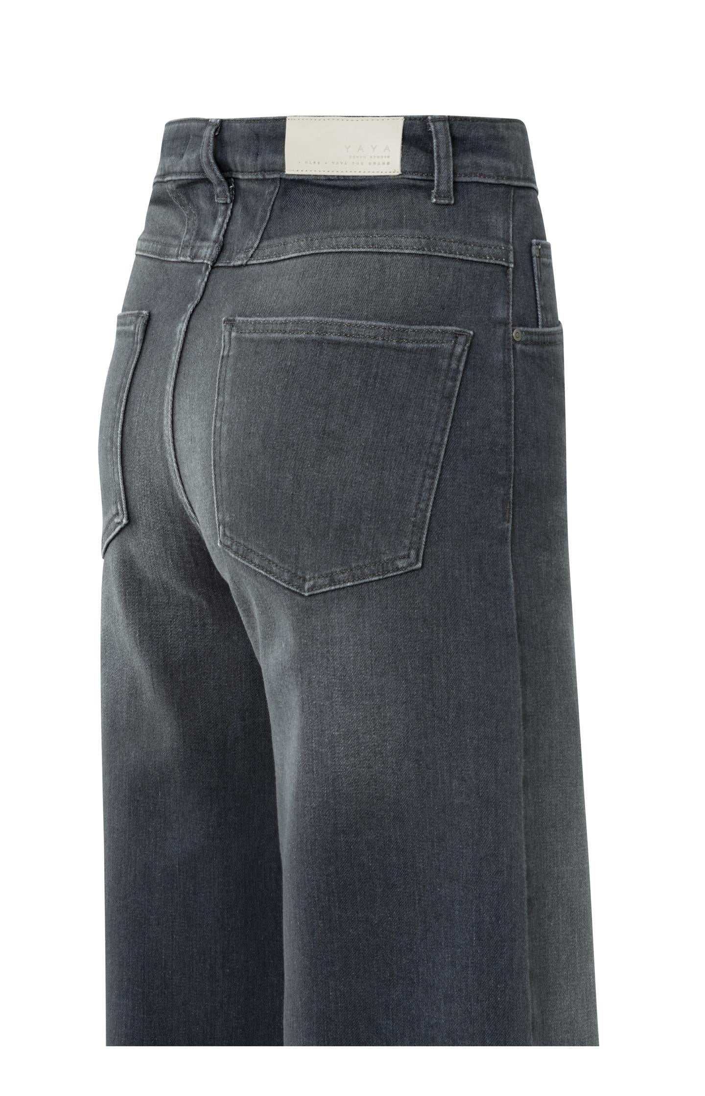 Loose fit jeans with high waist and wide legs (L34)