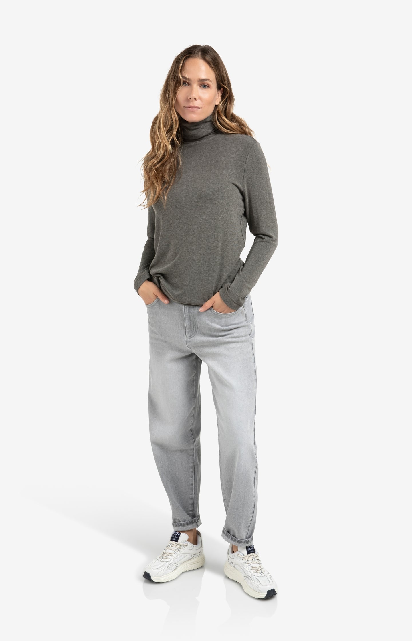 Loose fit jeans with high waist and wide legs (L34)
