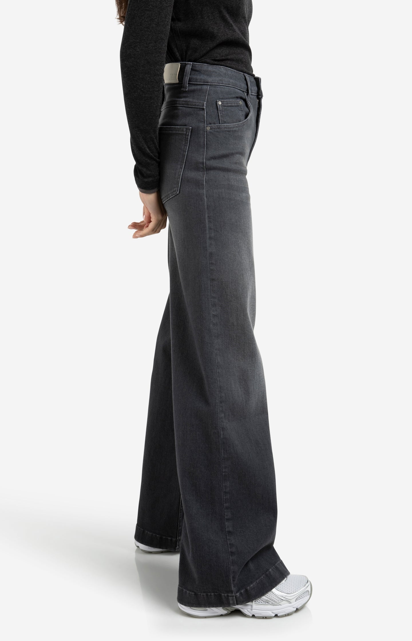 Loose fit jeans with high waist and wide legs (L34)