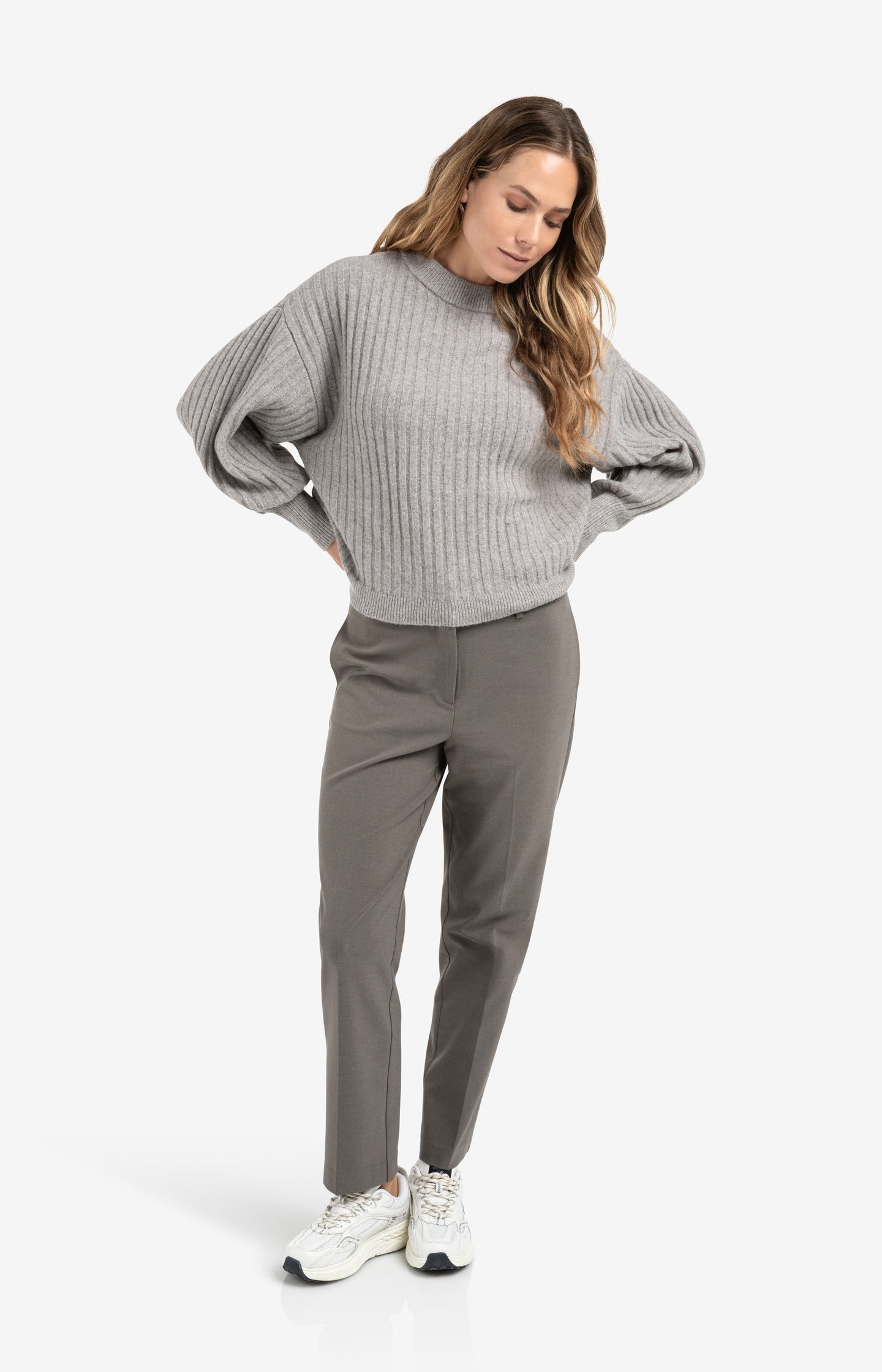 Loose fit jeans with high waist and wide legs (L34)