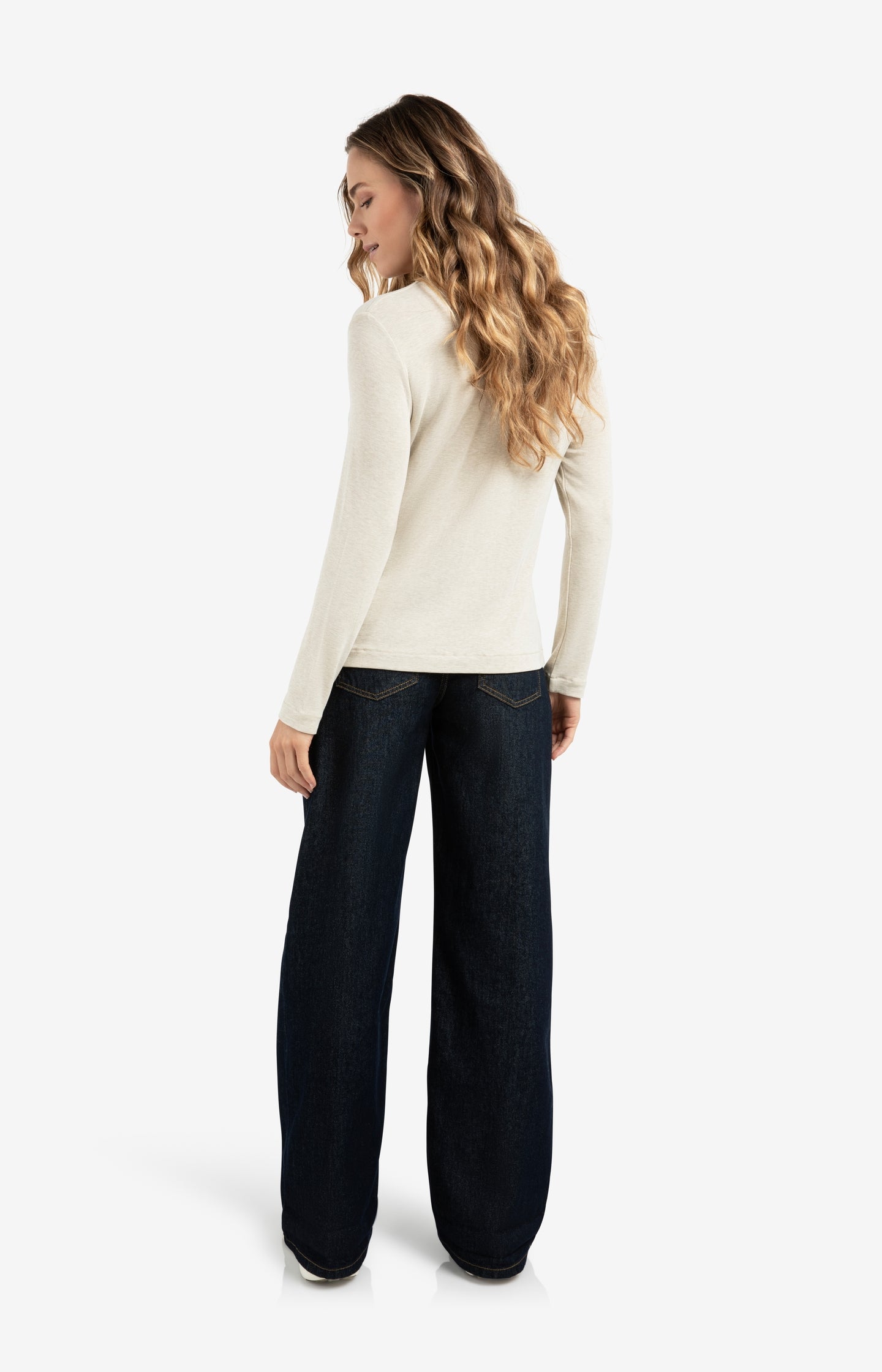 Loose fit jeans with high waist and wide legs (L34)
