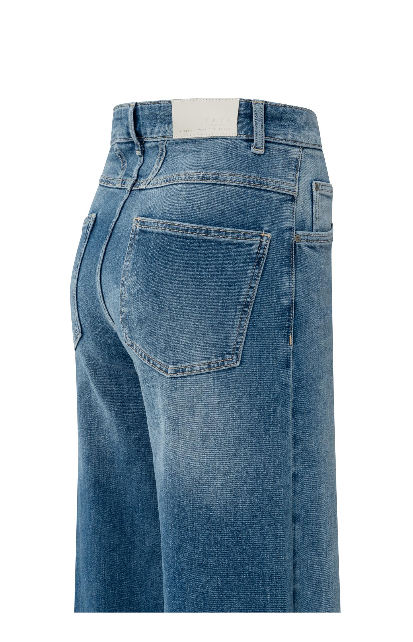 Loose fit jeans with high waist and wide legs (L34)