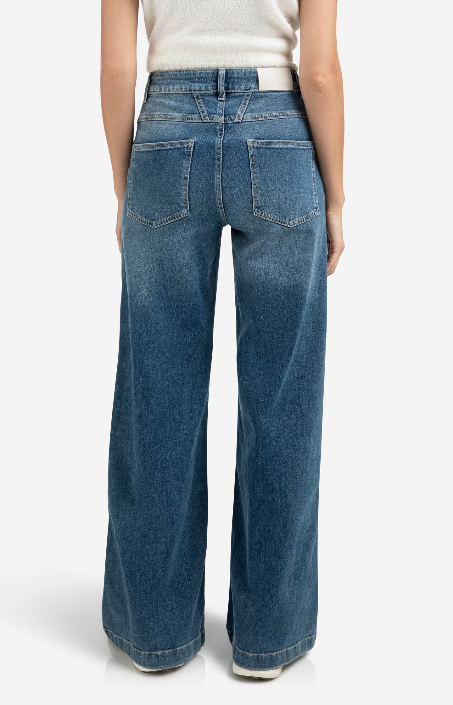 Loose fit jeans with high waist and wide legs (L34)