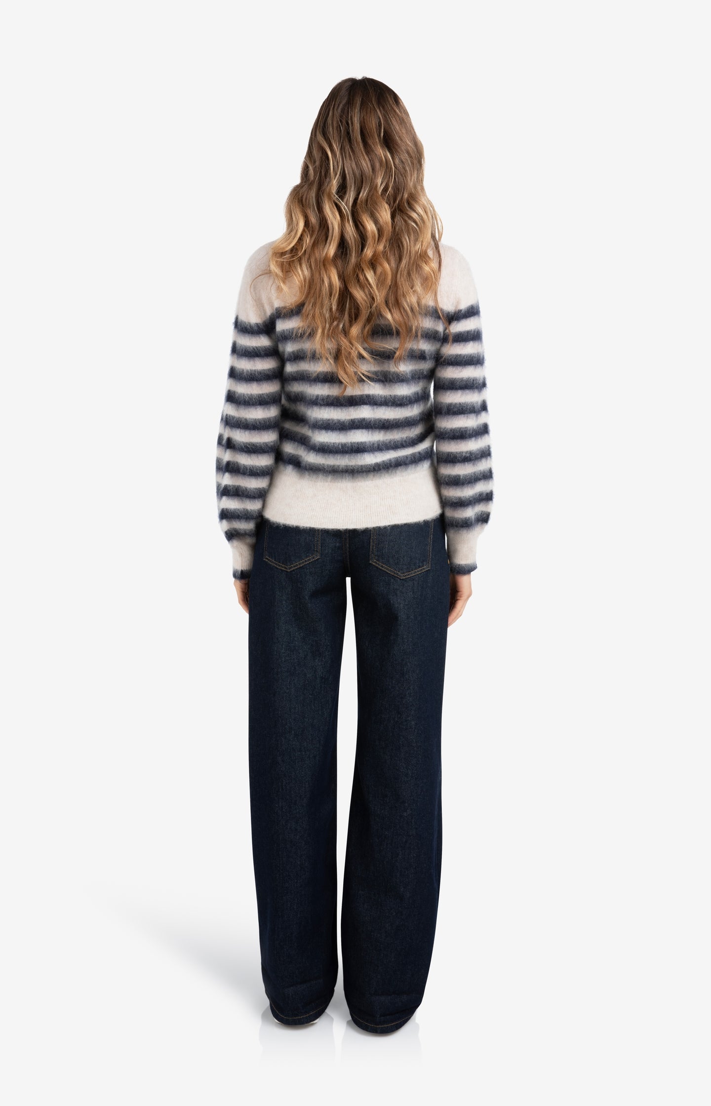 Loose fit jeans with high waist and wide legs (L34)