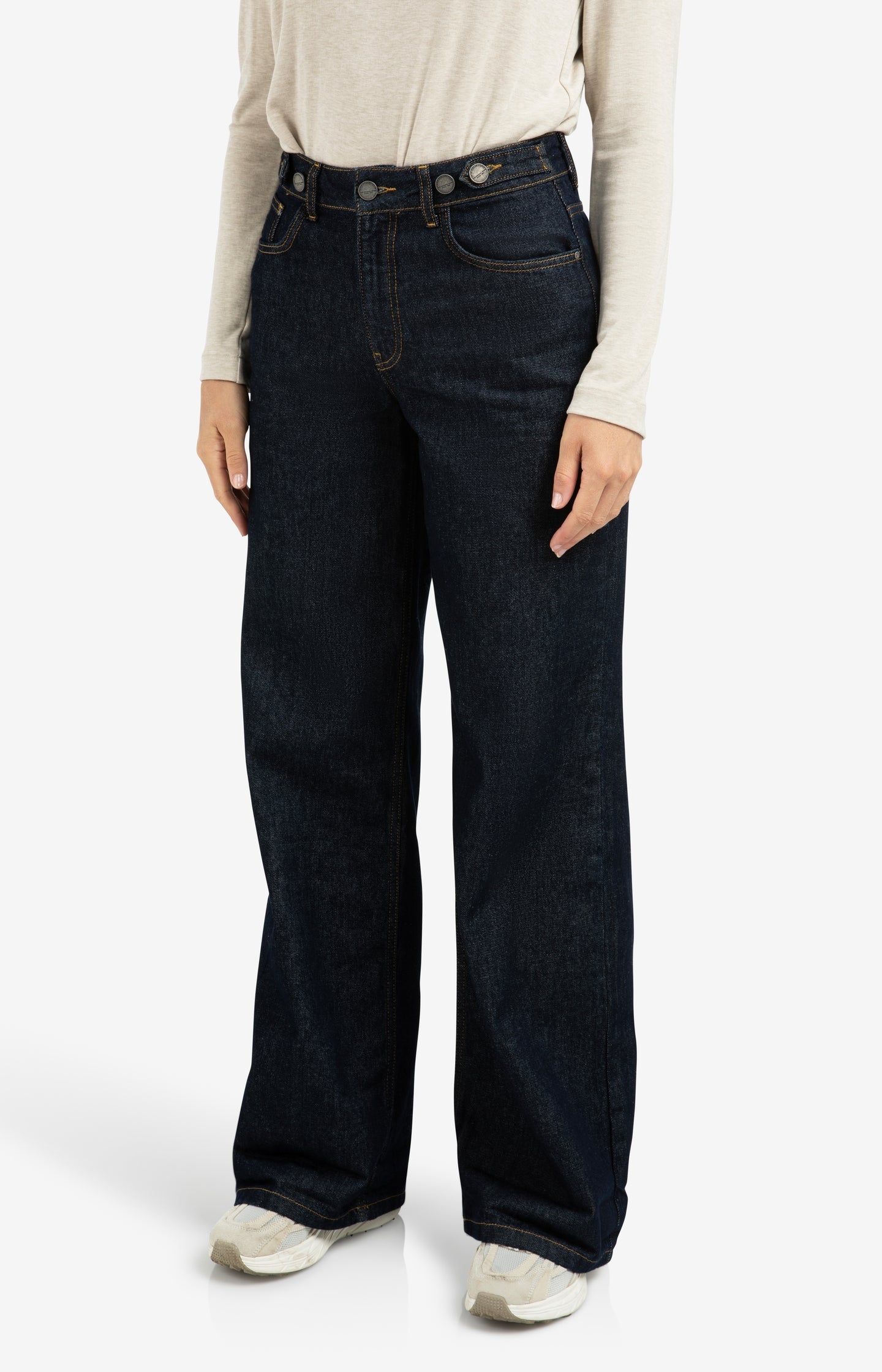 Loose fit jeans with high waist and wide legs (L34)