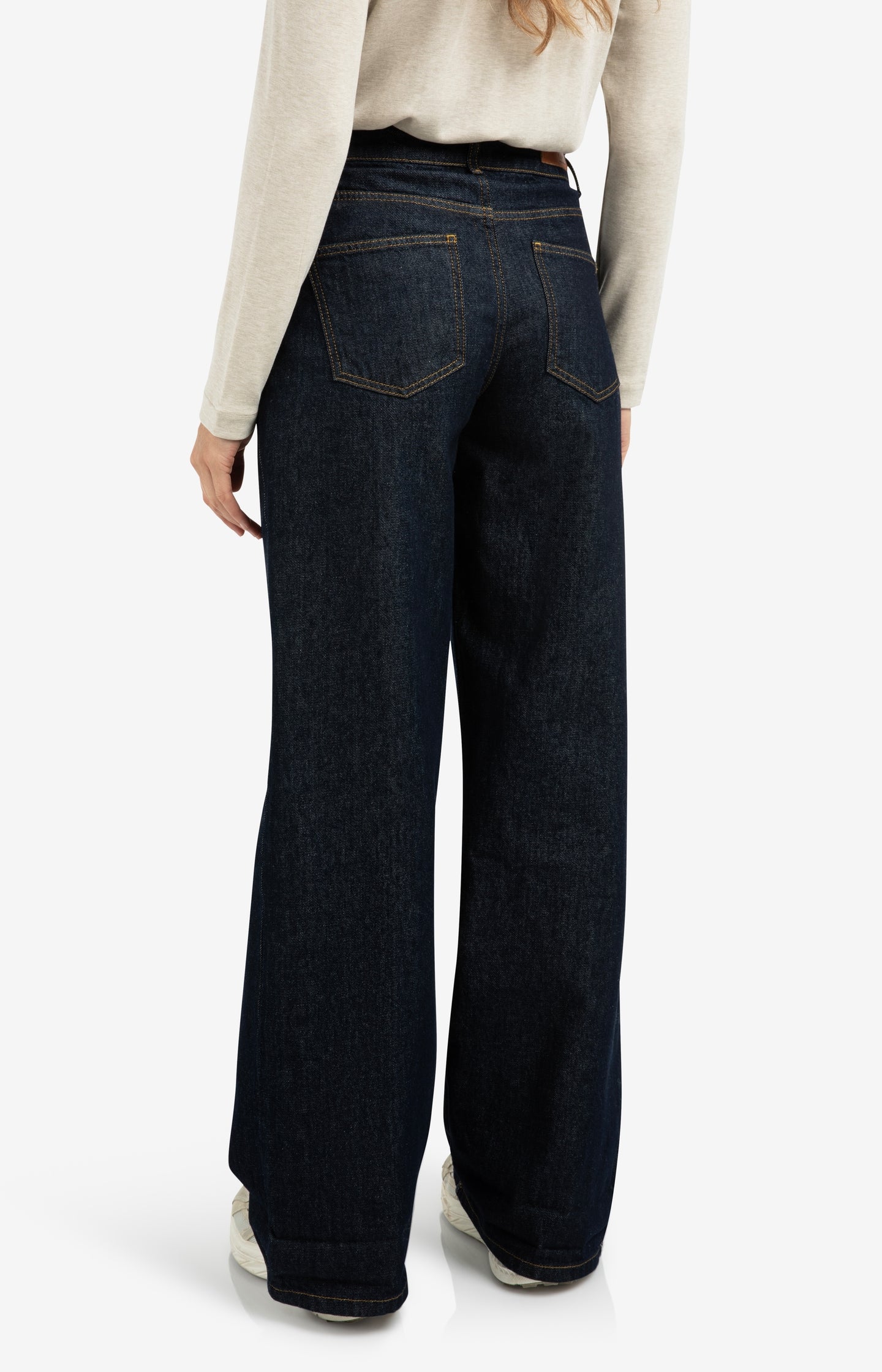 Loose fit jeans with high waist and wide legs (L34)