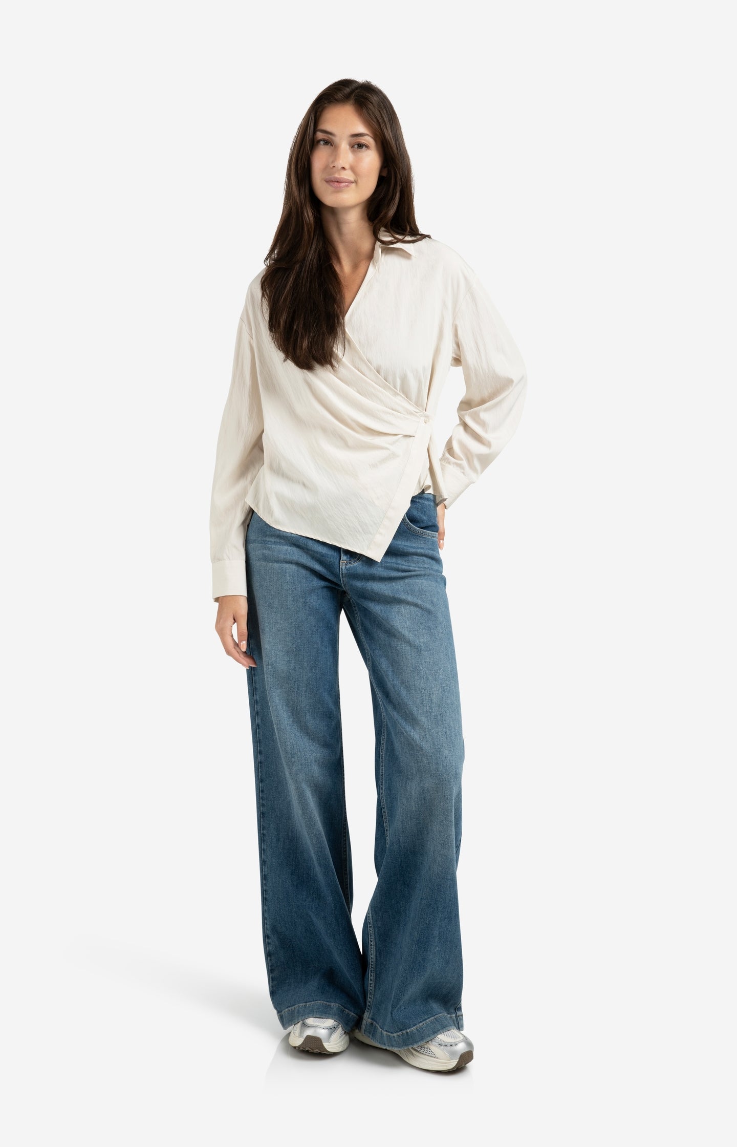 Loose fit jeans with high waist and wide legs (L34)