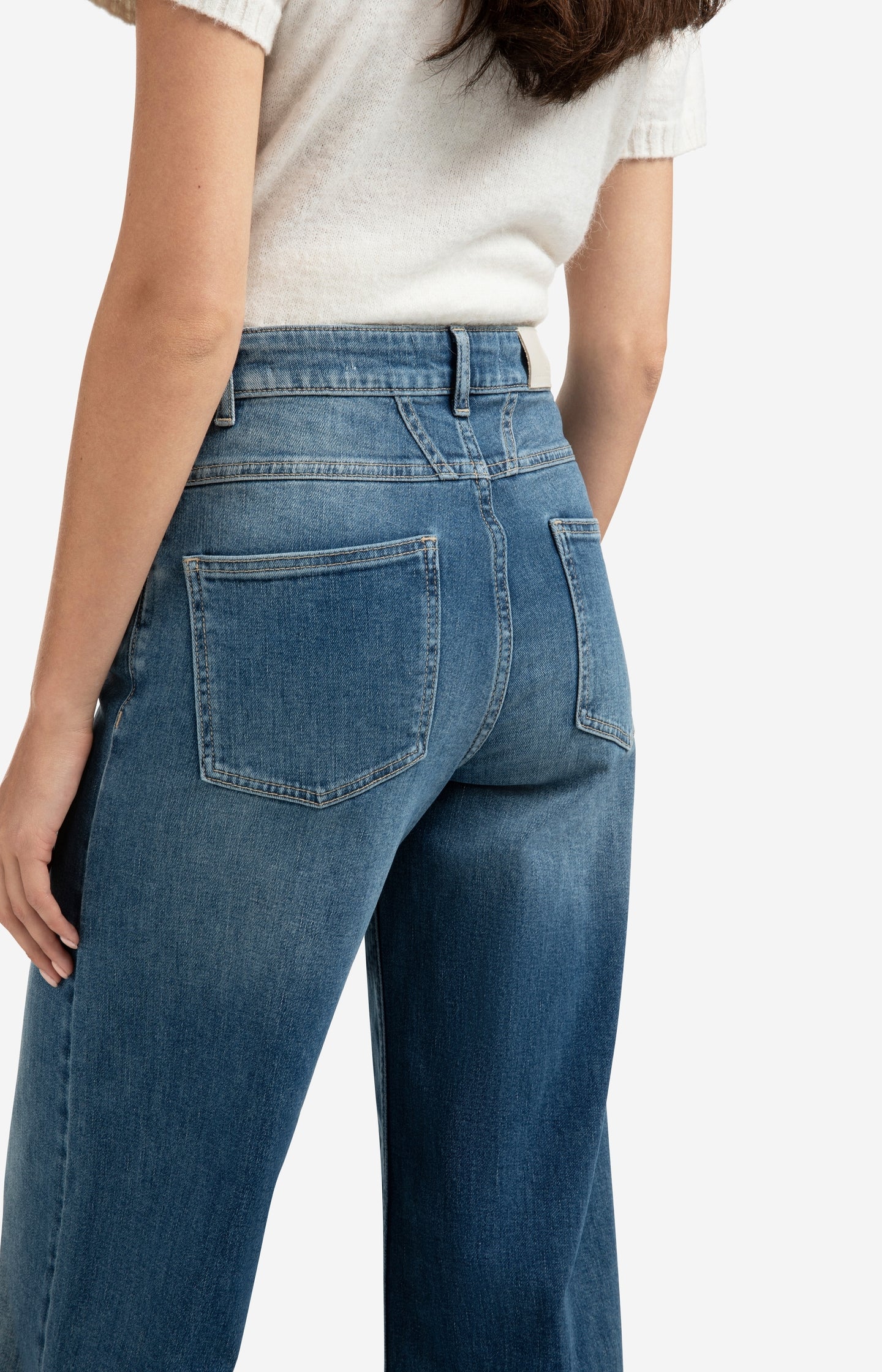 Loose fit jeans with high waist and wide legs (L34)