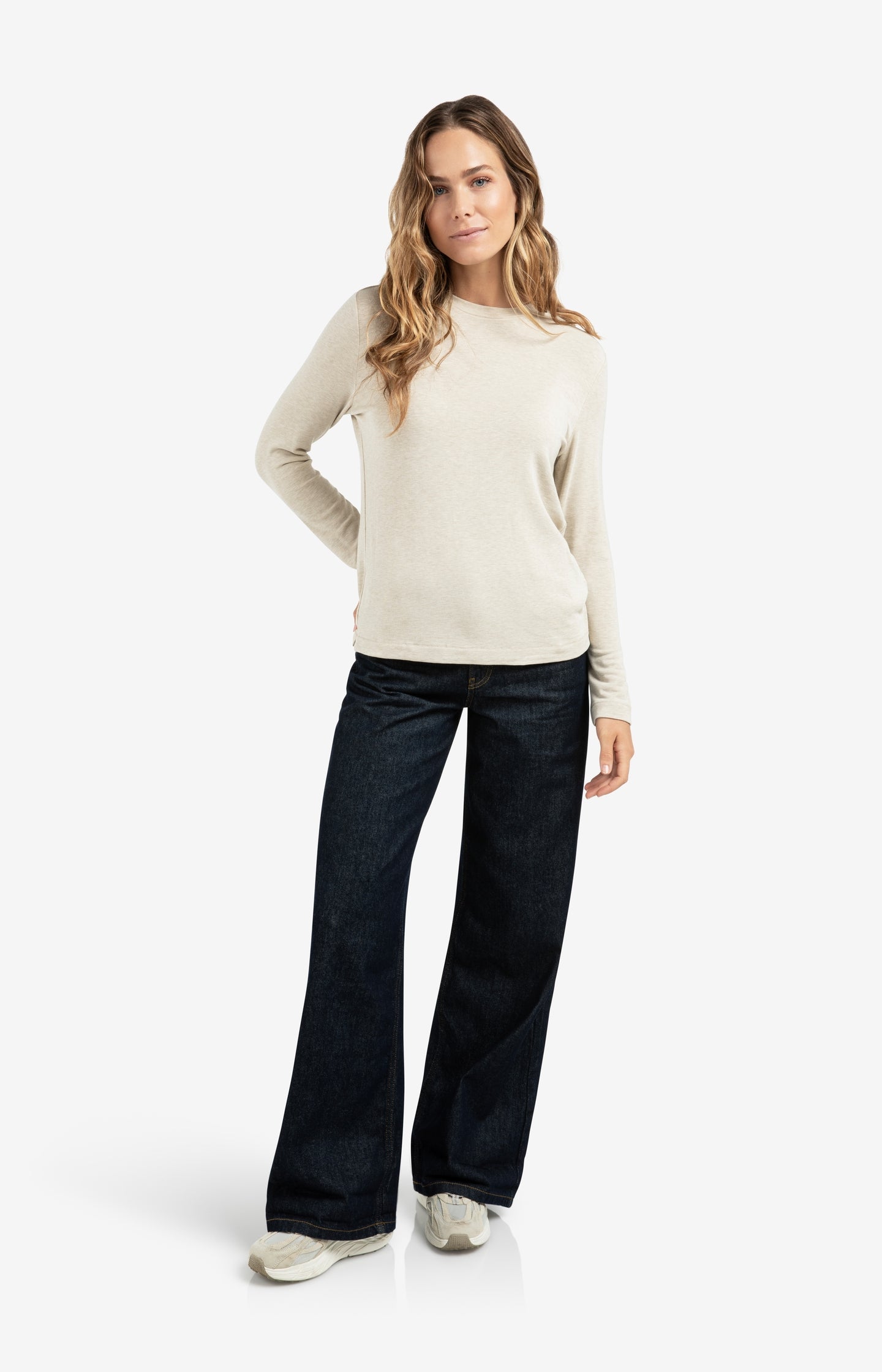 Loose fit jeans with high waist and wide legs (L34)