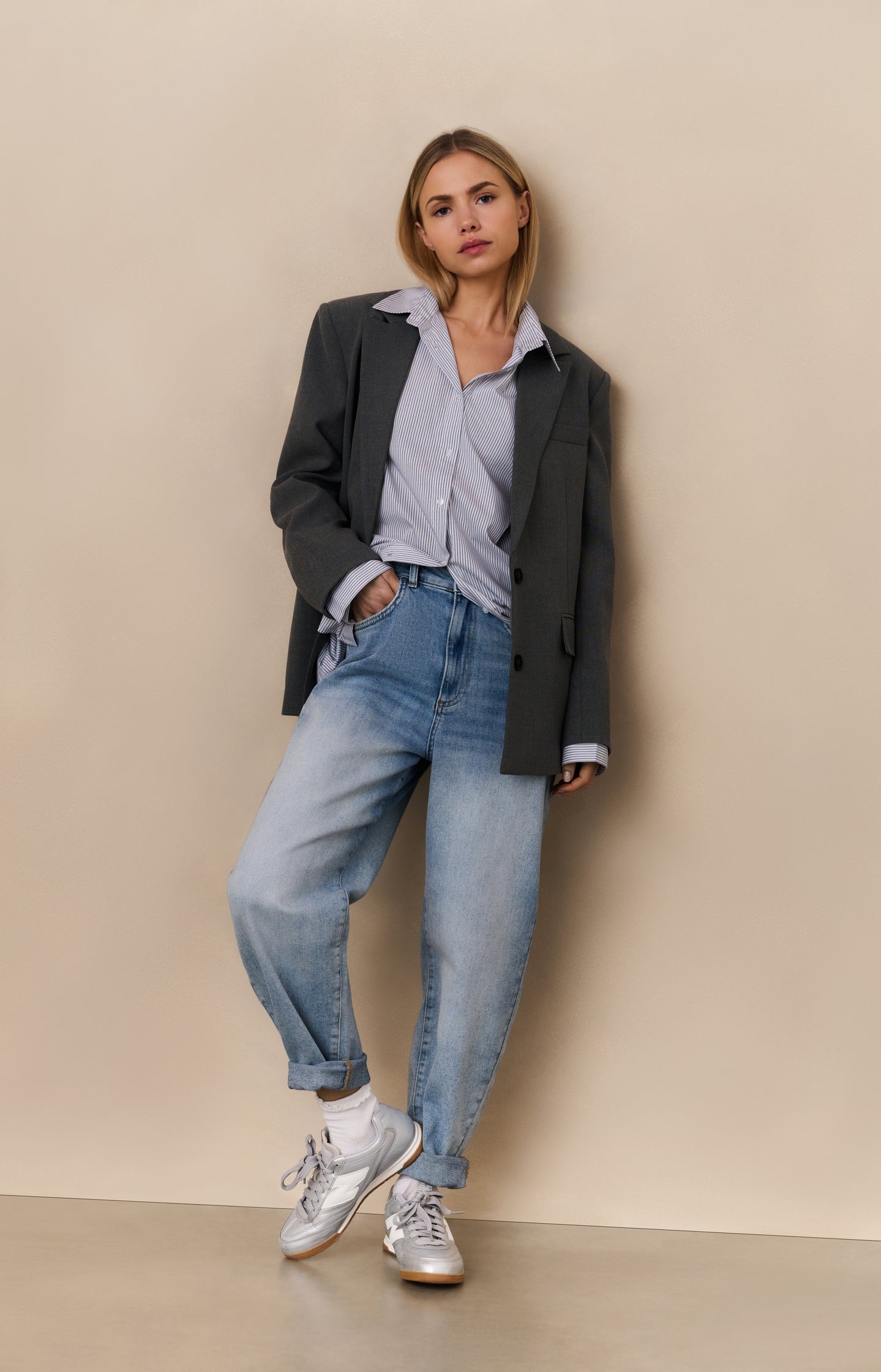 Loose fit jeans with high waist