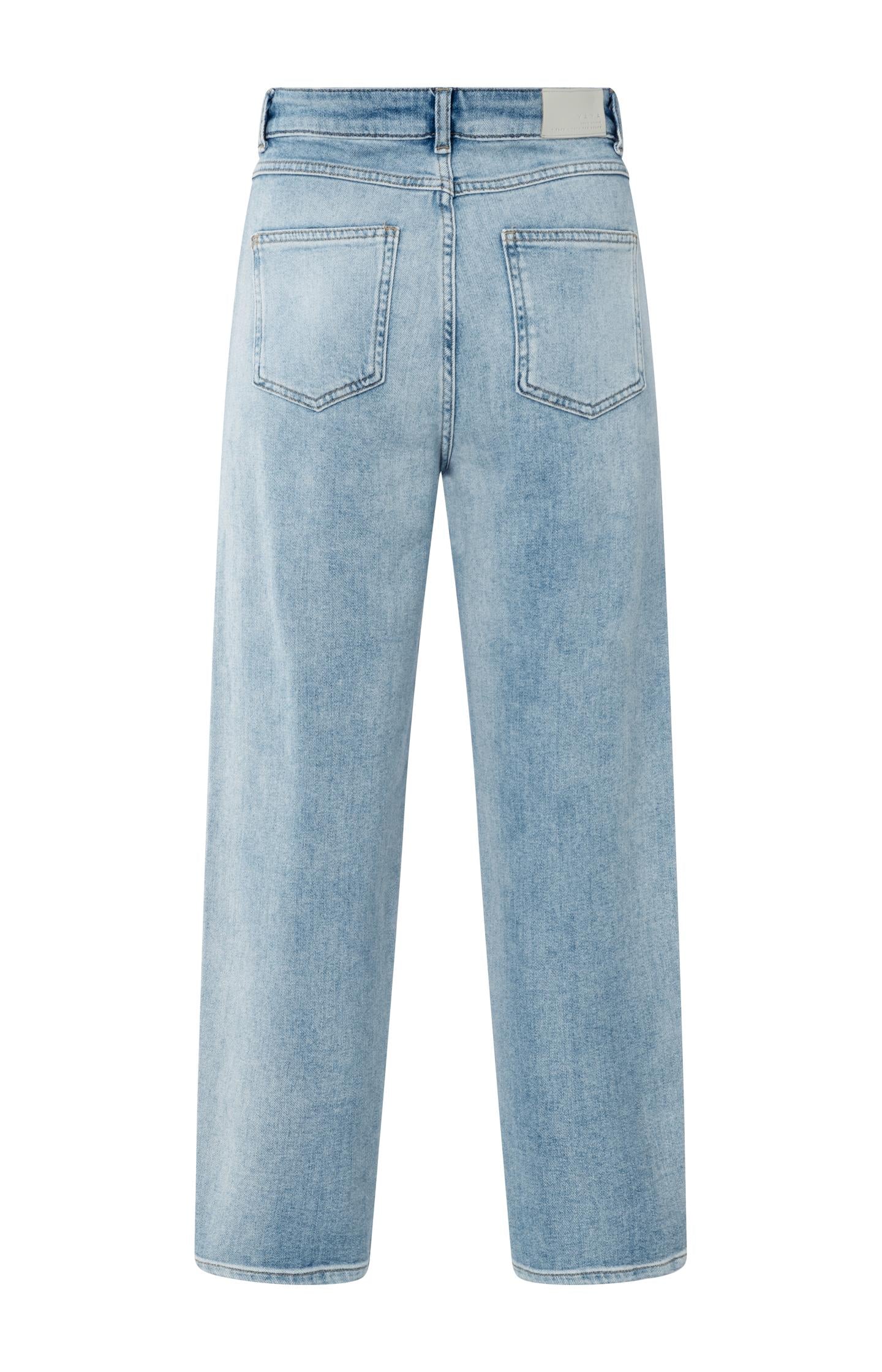 Loose fit jeans with high waist