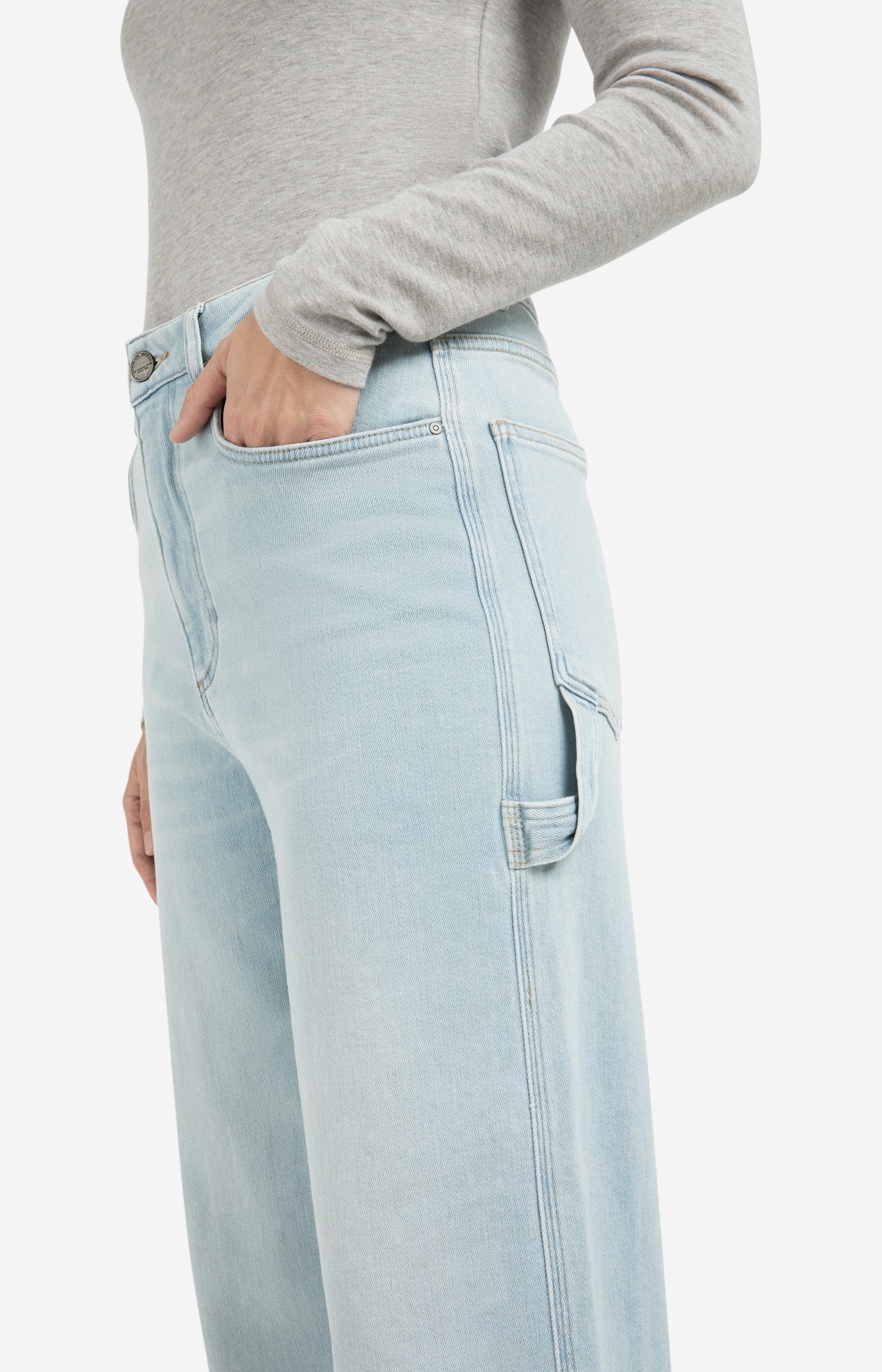 Loose fit jeans with low crotch and wide legs