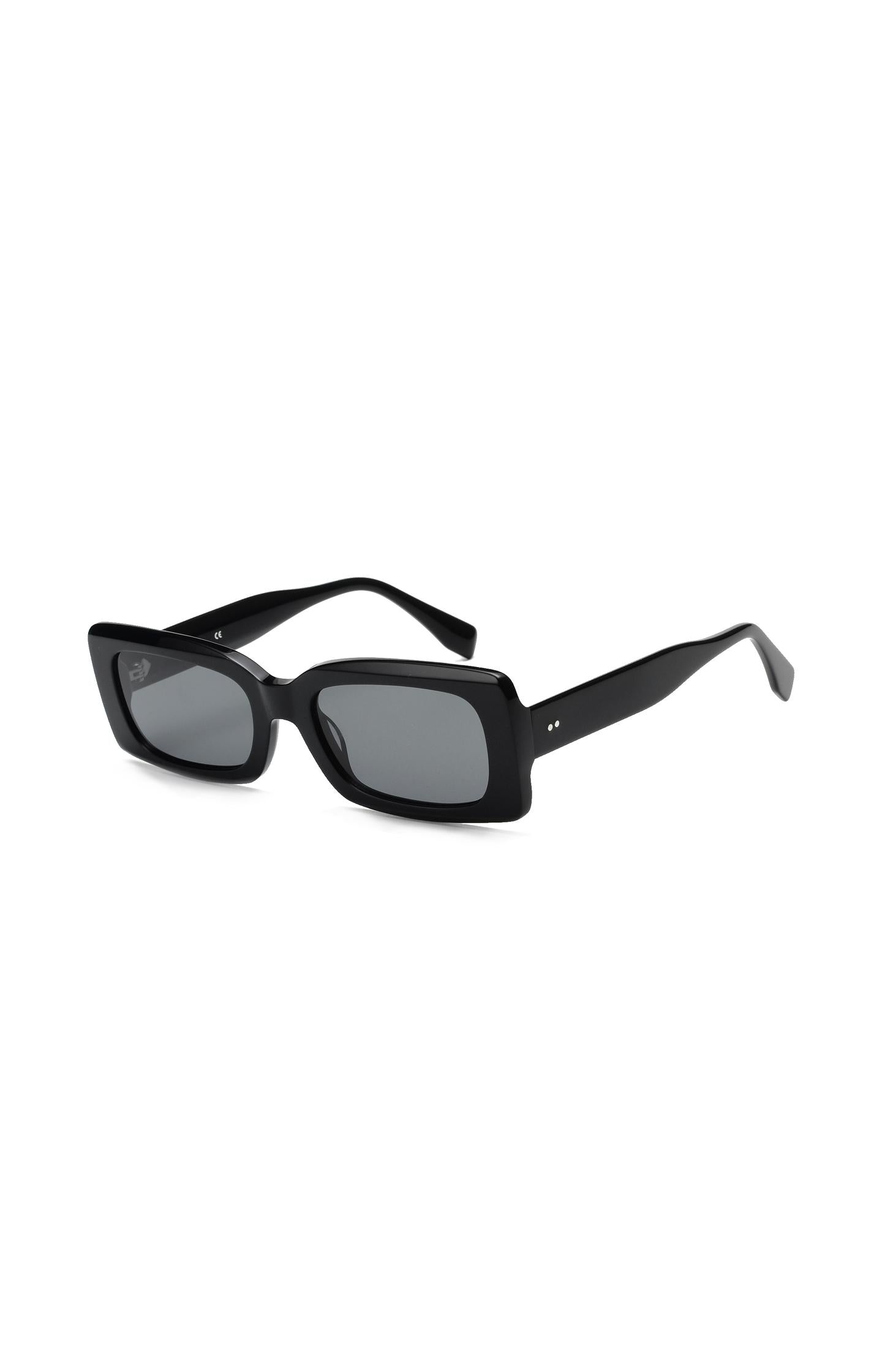 Lucy sunglasses square shaped in black