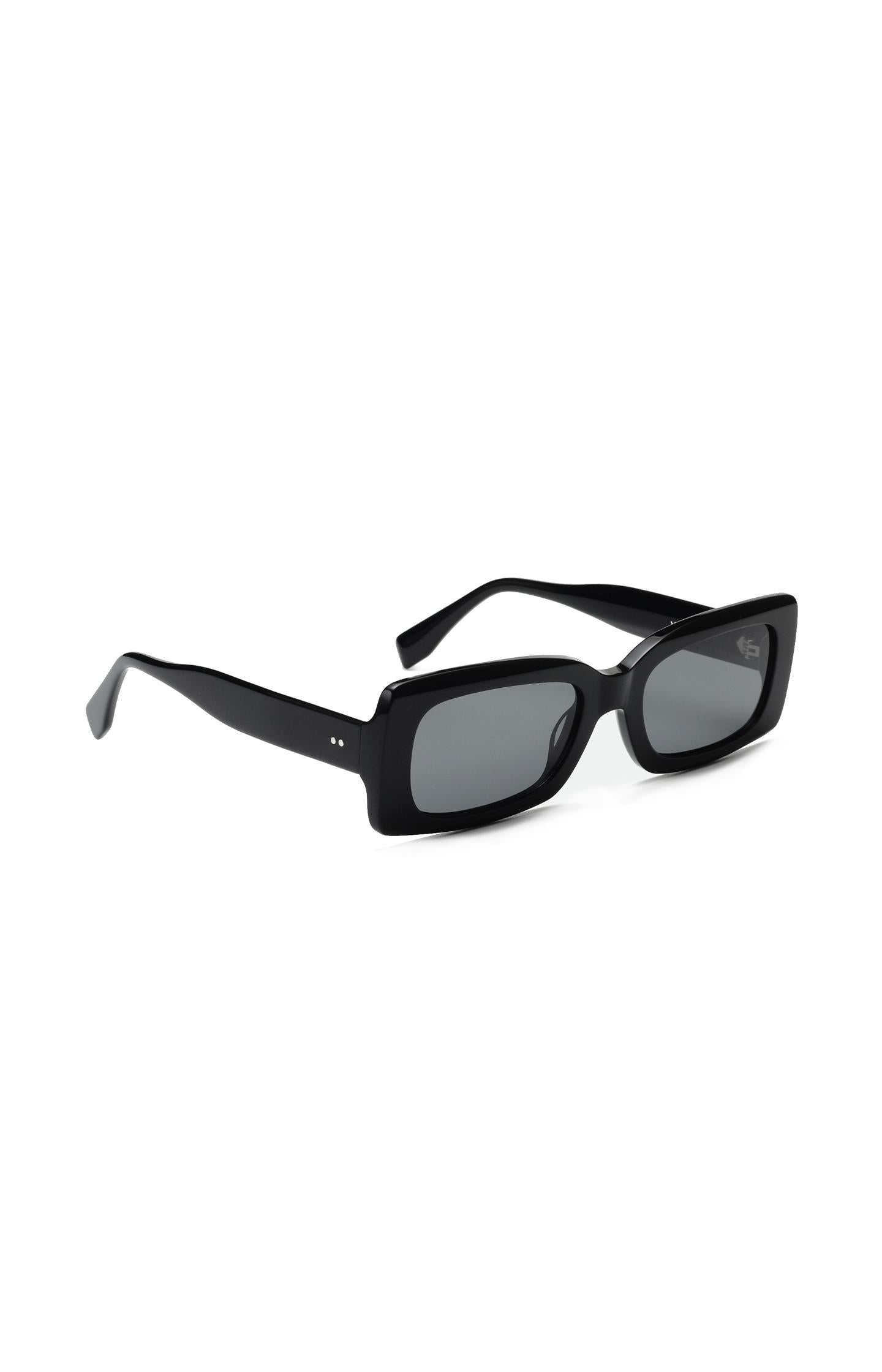 Lucy sunglasses square shaped in black