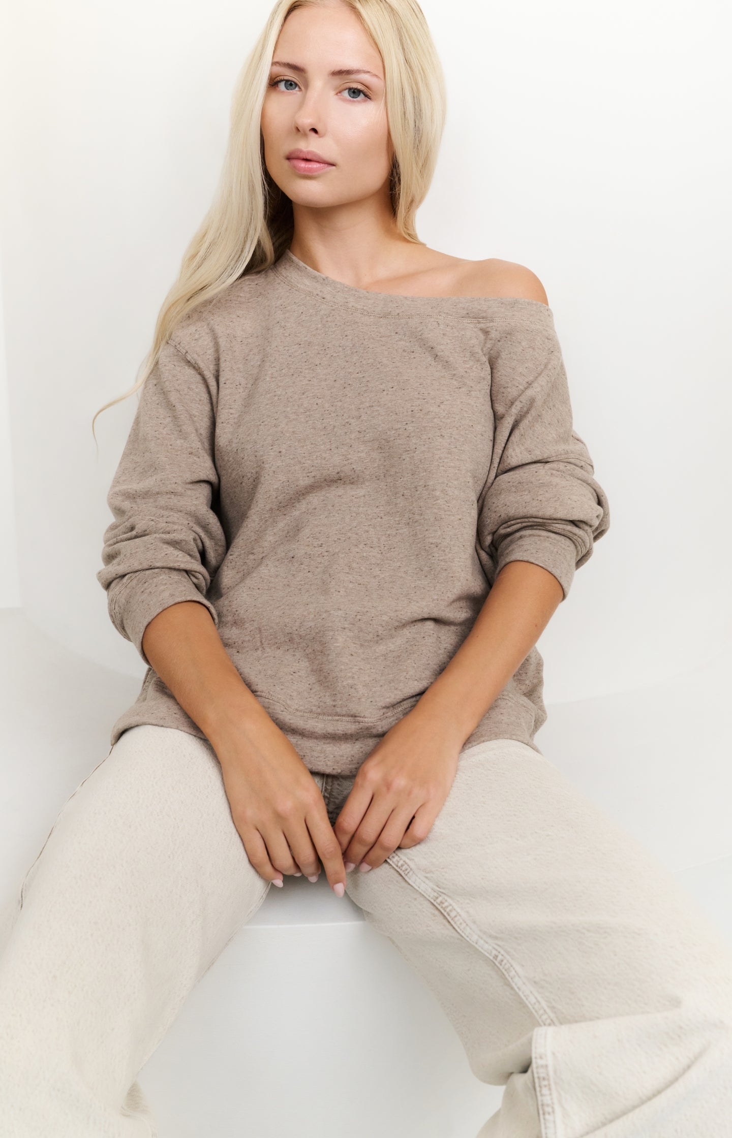 Mélange sweatshirt with boat neckline and side slit