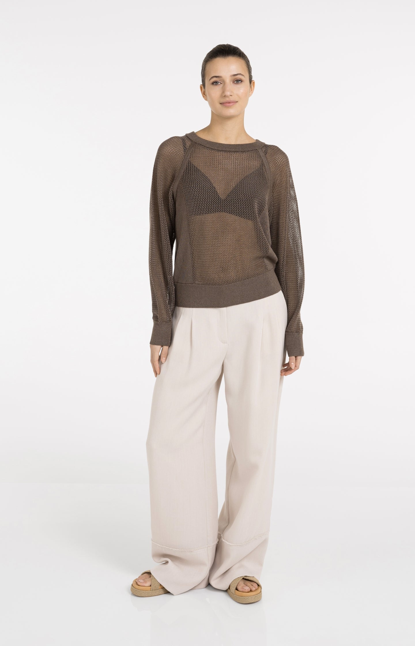 Mesh-stitch knitted sweater with raglan sleeves - Type: video