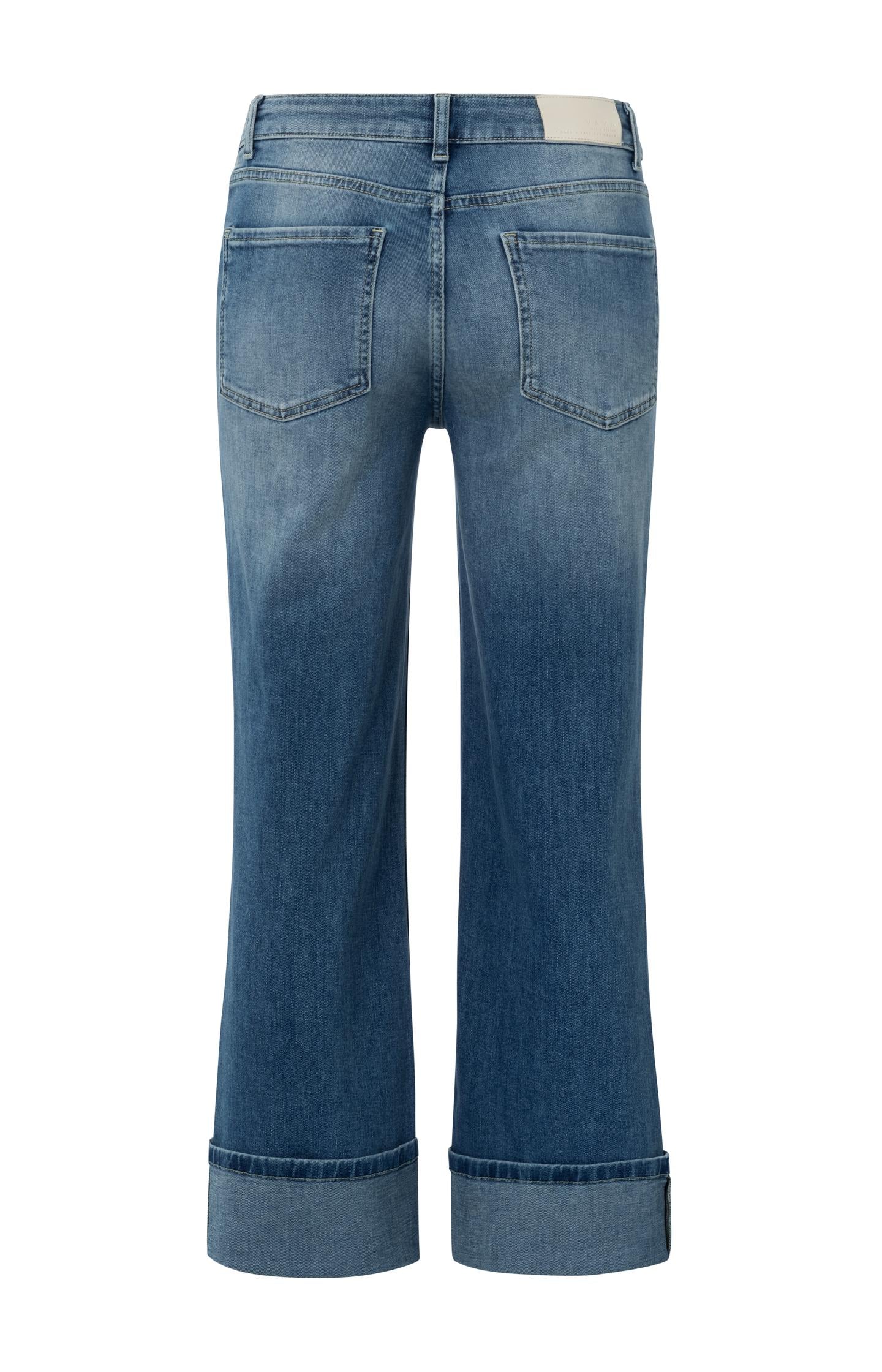 Mid waist denim with rolled-up hem