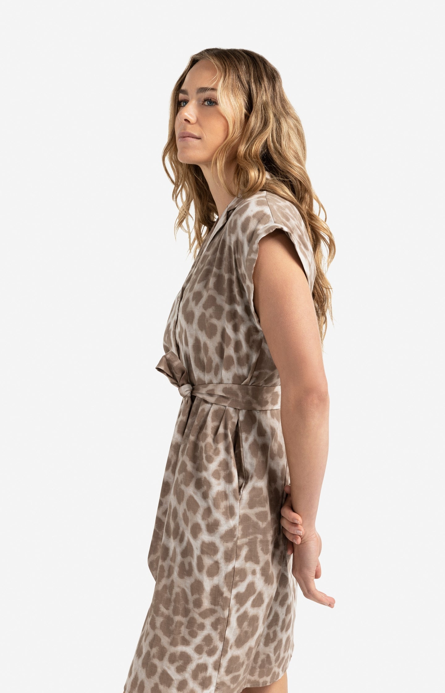 Midi dress with leopard print and tie belt