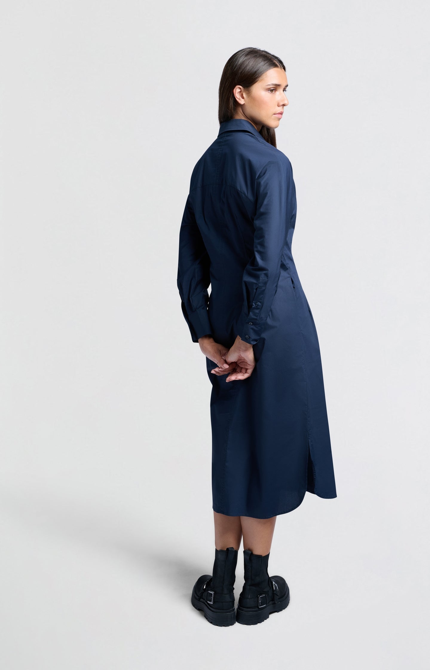 Midi shirt dress with buttons, collar and long sleeves - Type: lookbook