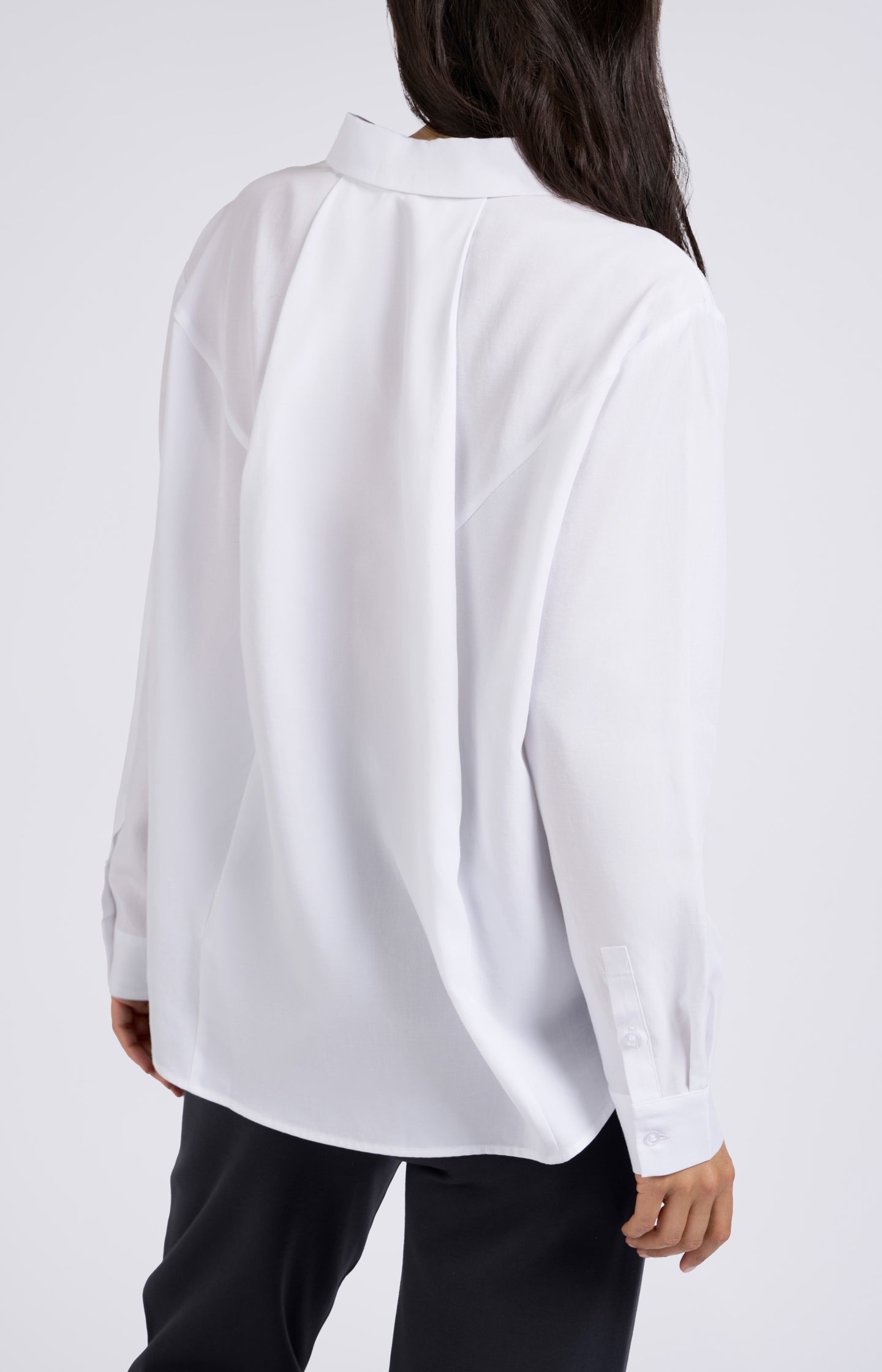 Modern white blouse with long sleeves and a classic collar - Type: lookbook