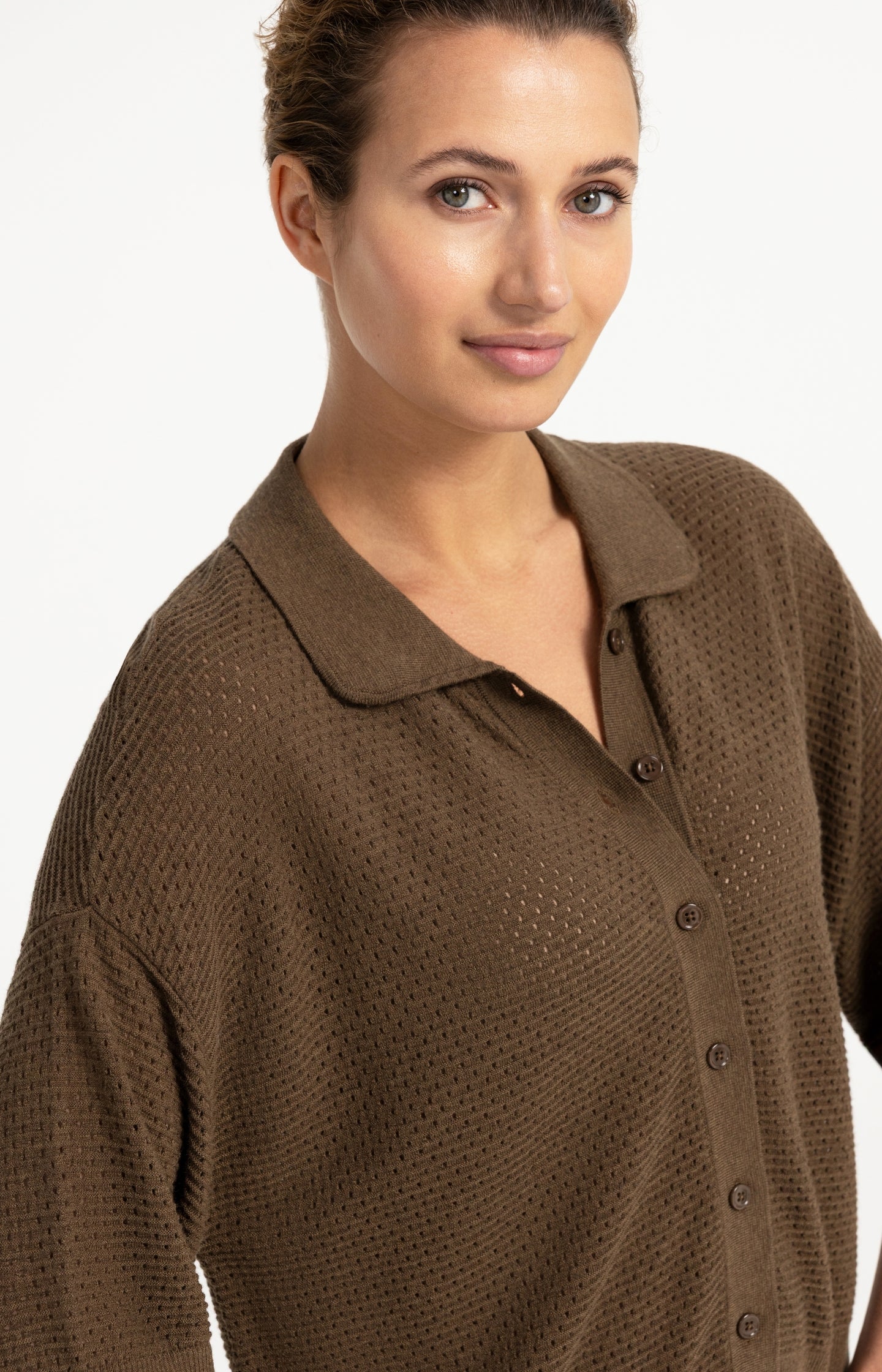 Open knit cardigan with collar and short sleeves