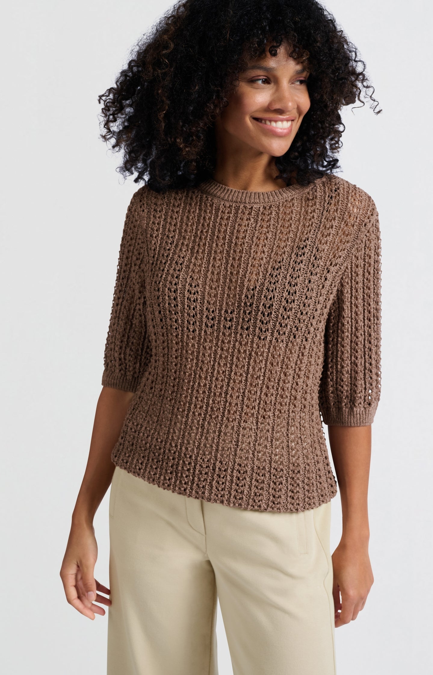 Open-knit sweater with half-length sleeves