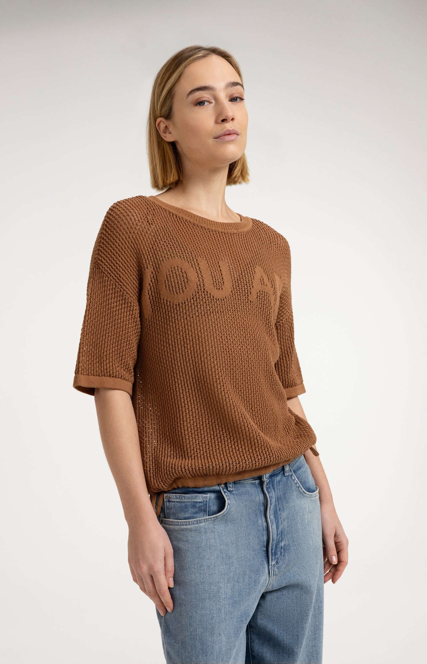 Open-knit top with short sleeves and artwork