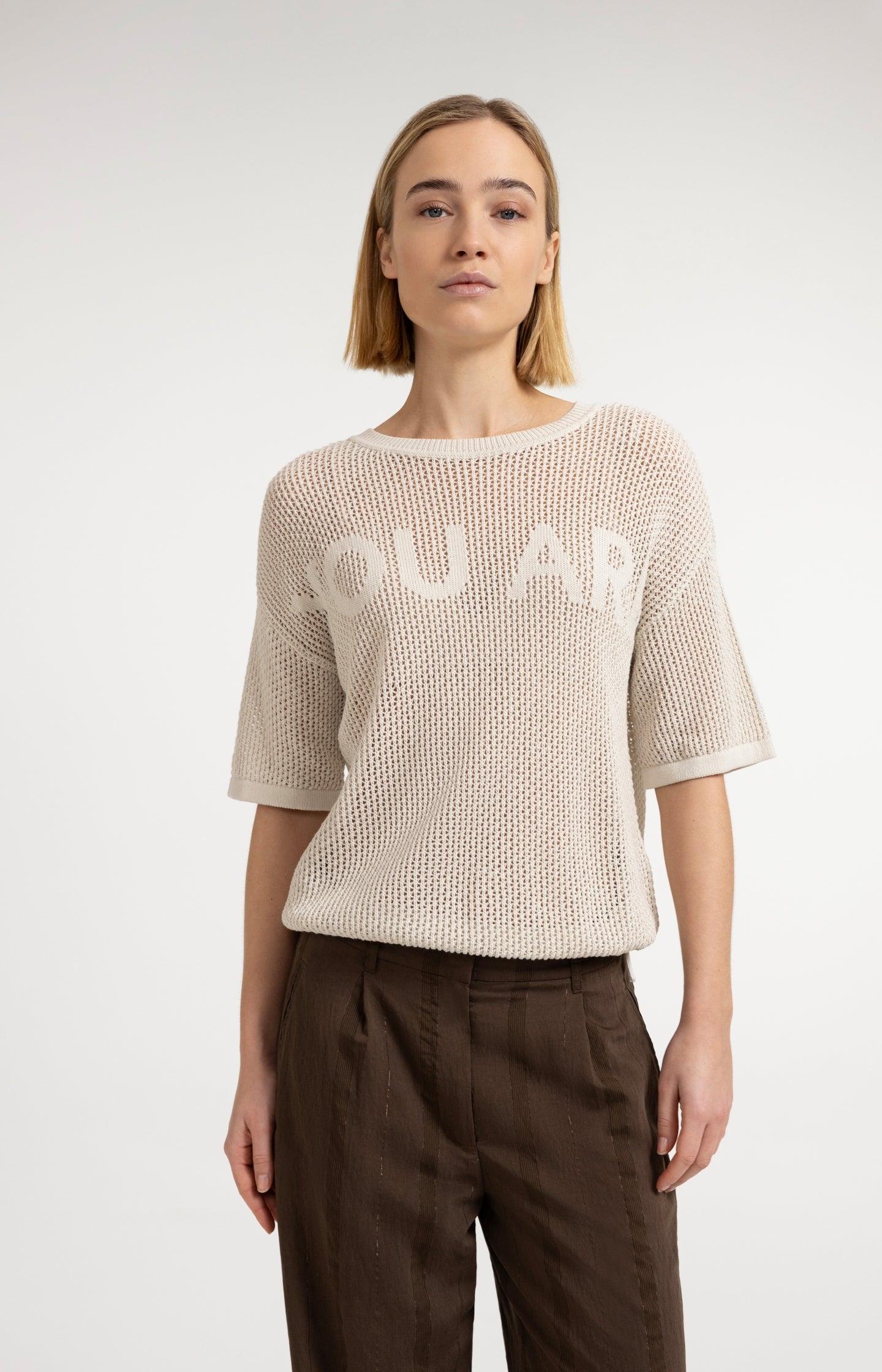 Open-knit top with short sleeves and artwork