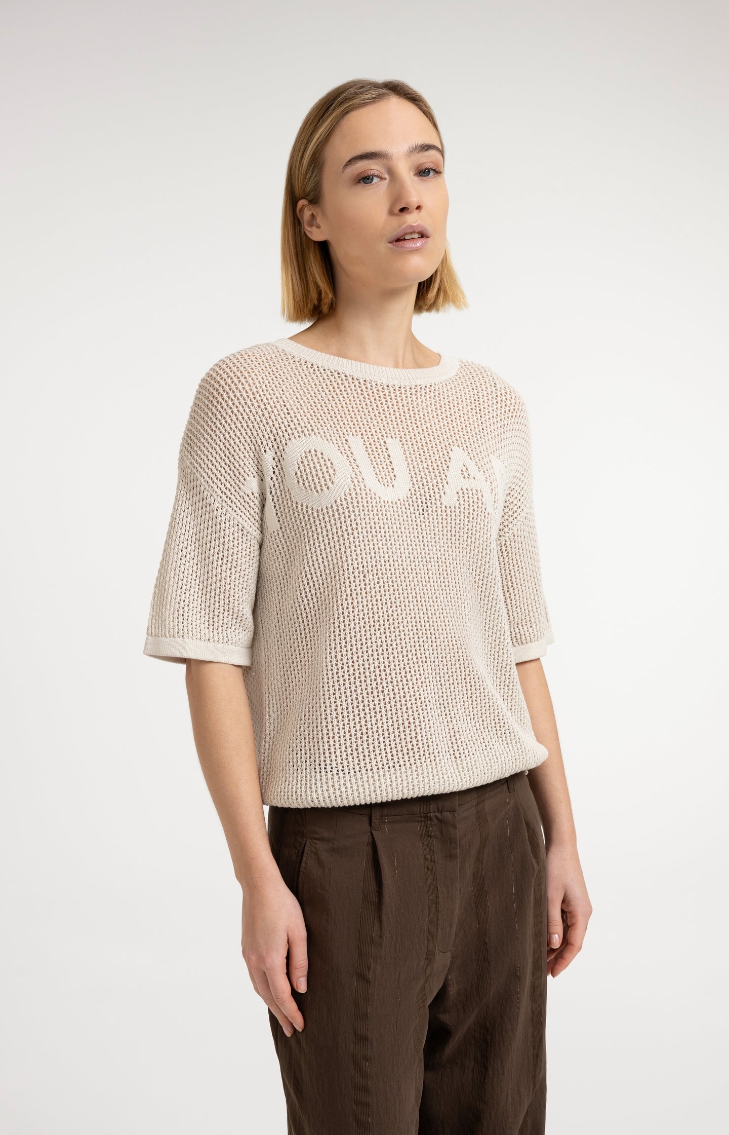 Open-knit top with short sleeves and artwork