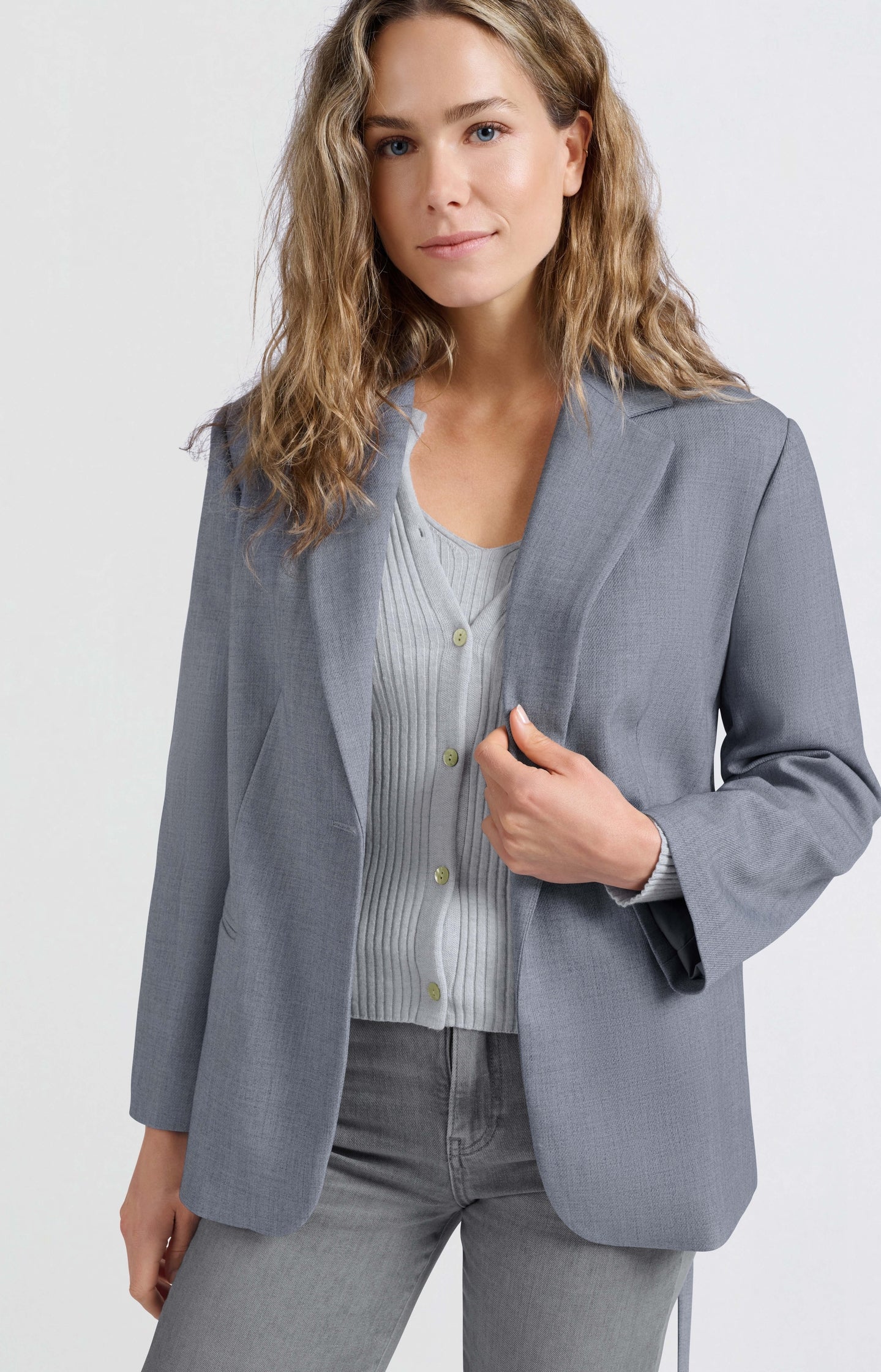 Oversized blazer with belt and classic lapels