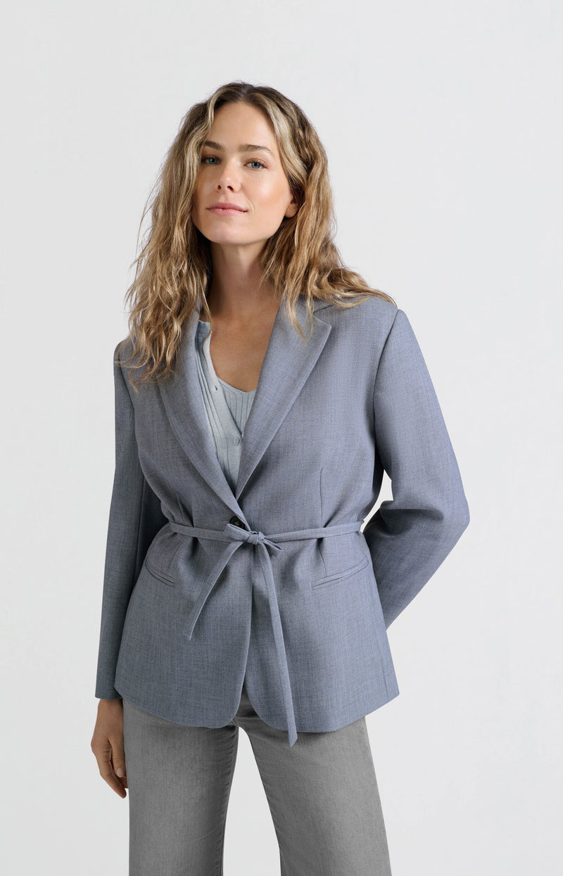 Oversized blazer with belt and classic lapels