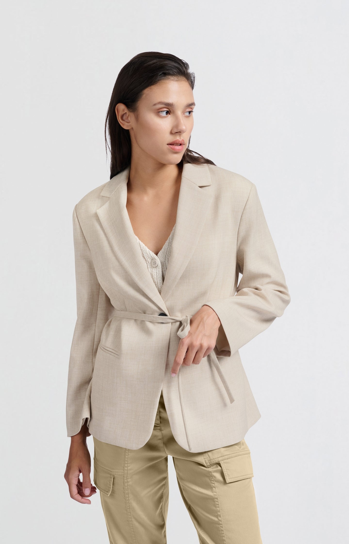 Oversized blazer with belt and classic lapels