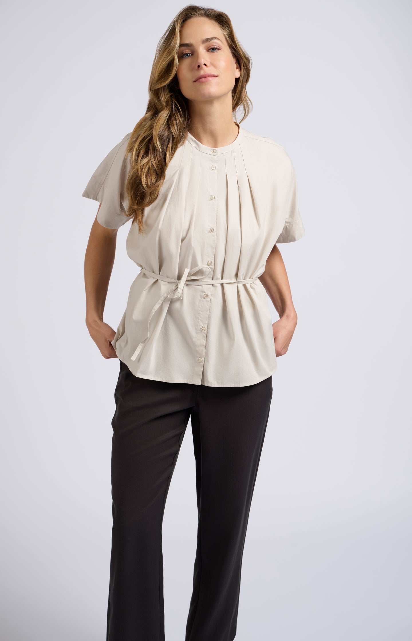 Oversized blouse with crewneck, short sleeves and buttons - Moonstruck Grey