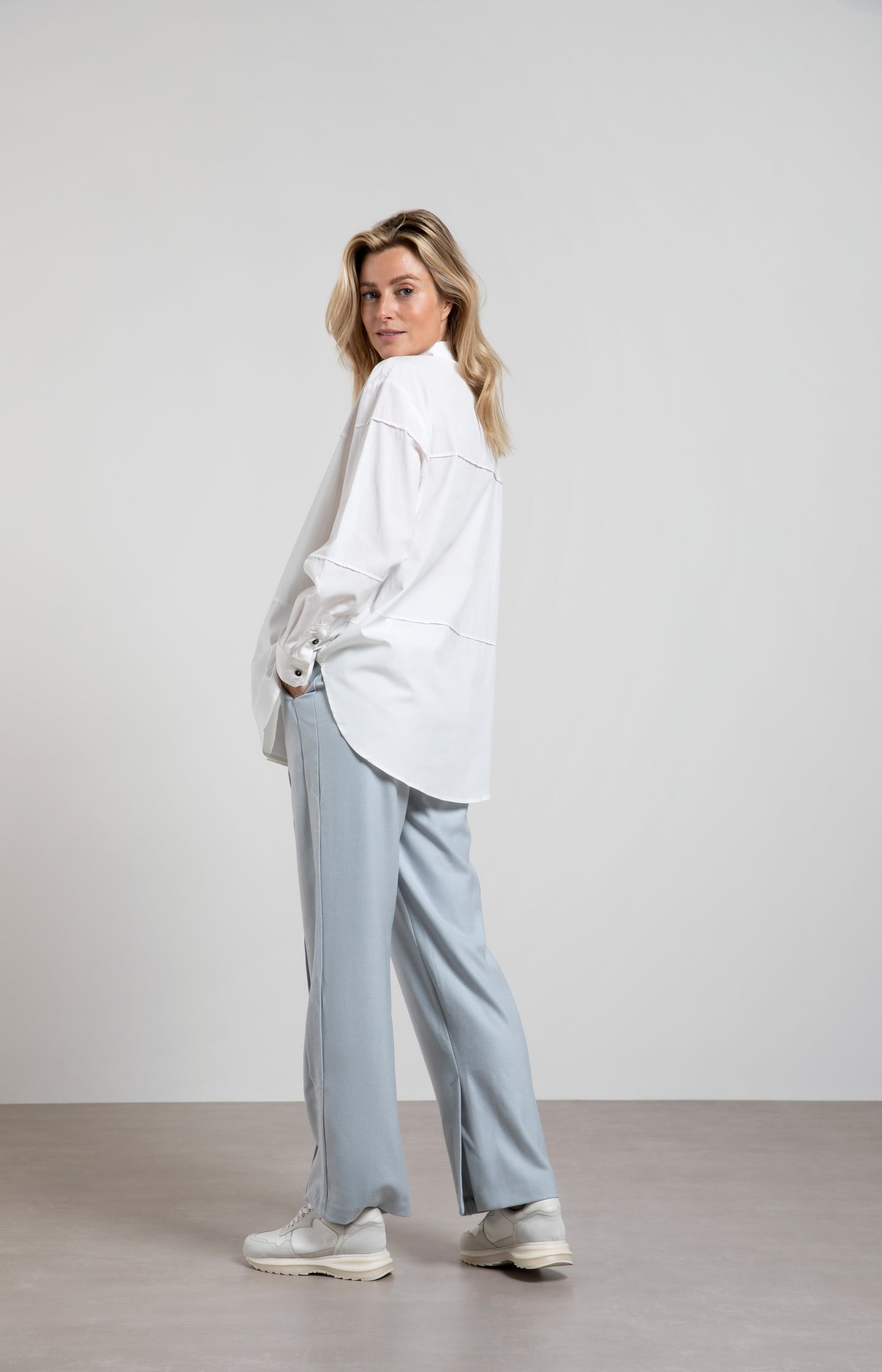 Oversized blouse with long sleeves, buttons and seam details