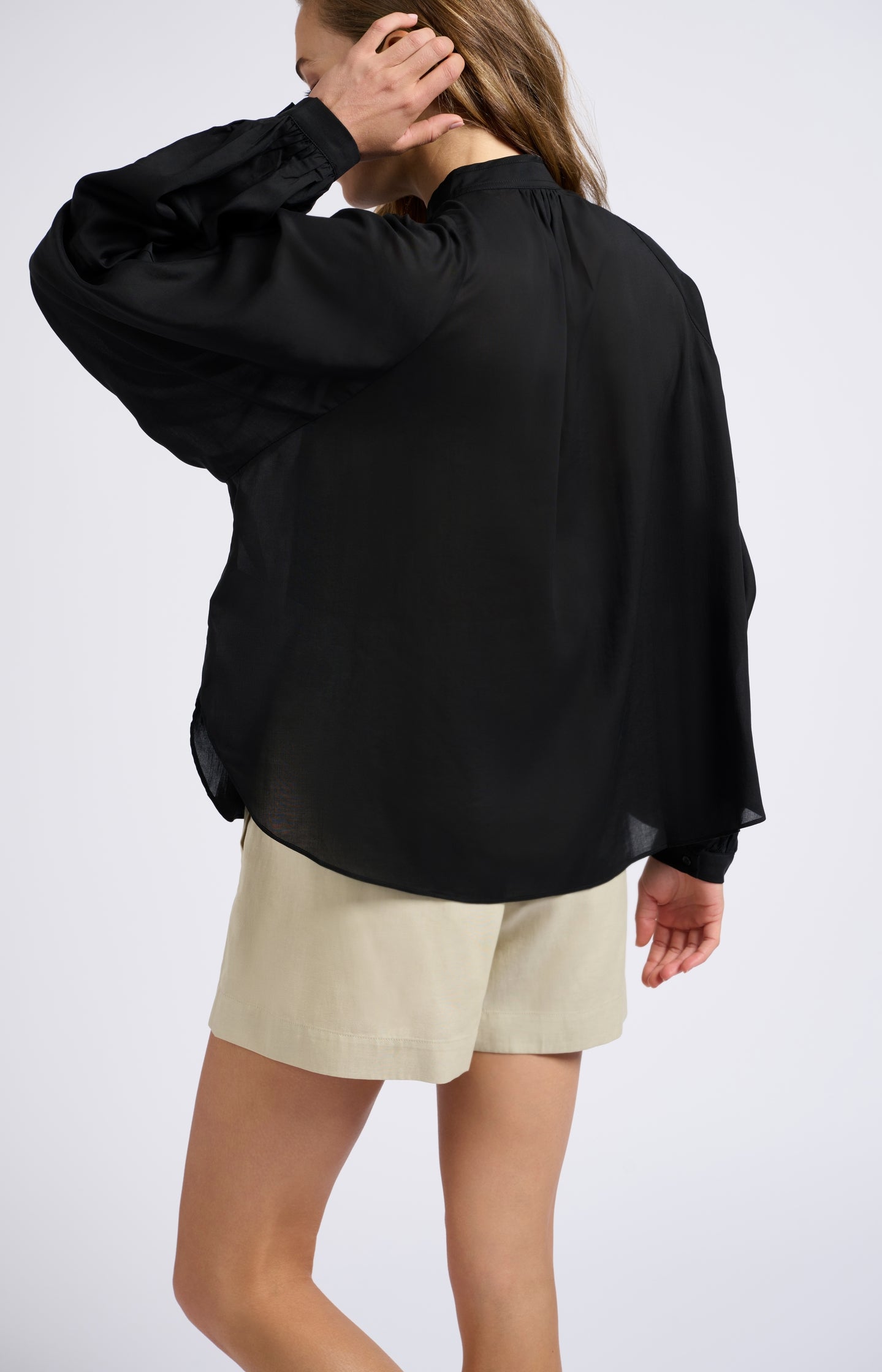 Oversized blouse with V-neck, big balloon sleeves and button