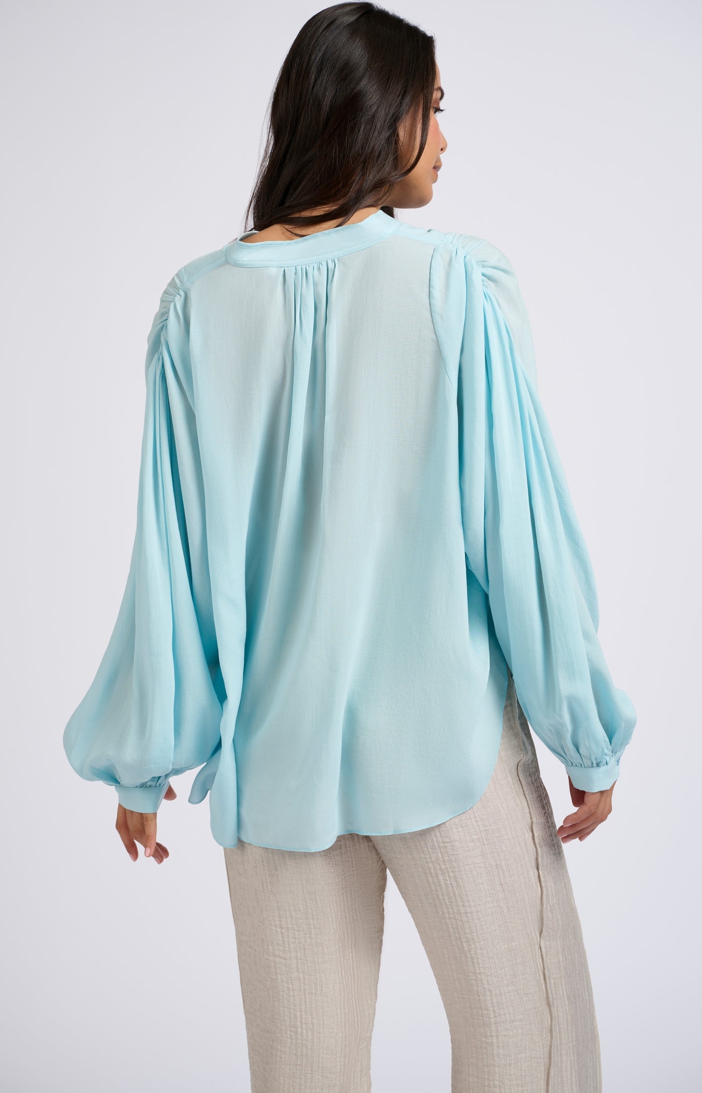 Oversized blouse with V-neck, big balloon sleeves and button