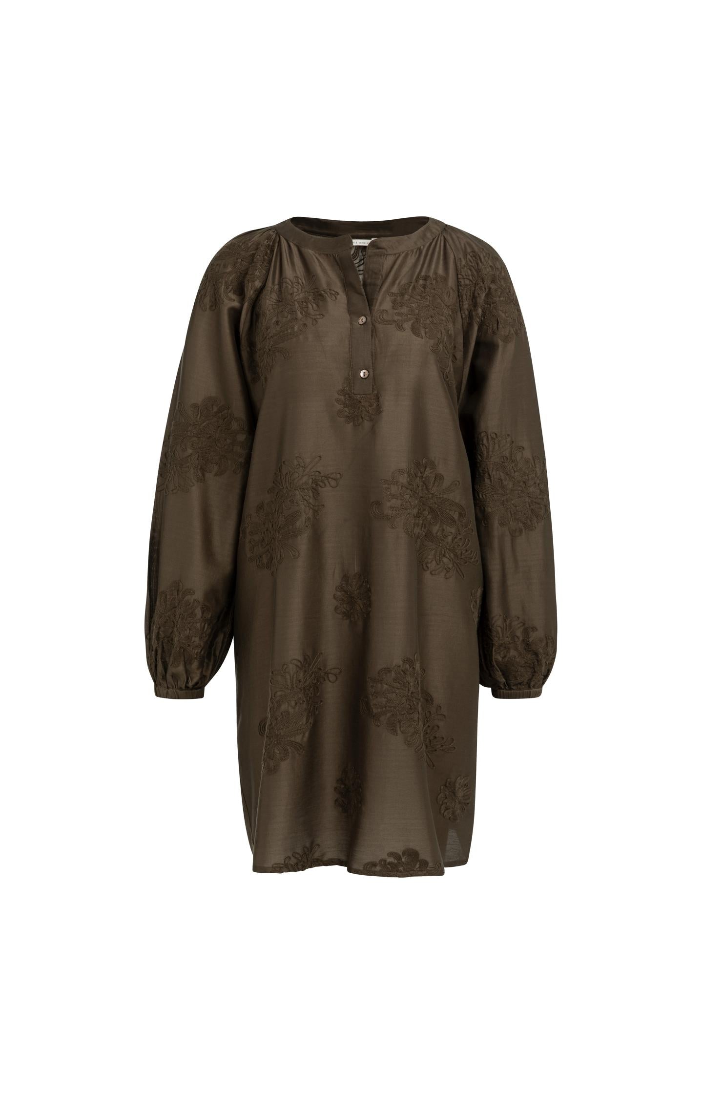 Robe oversize brodée à manches longues