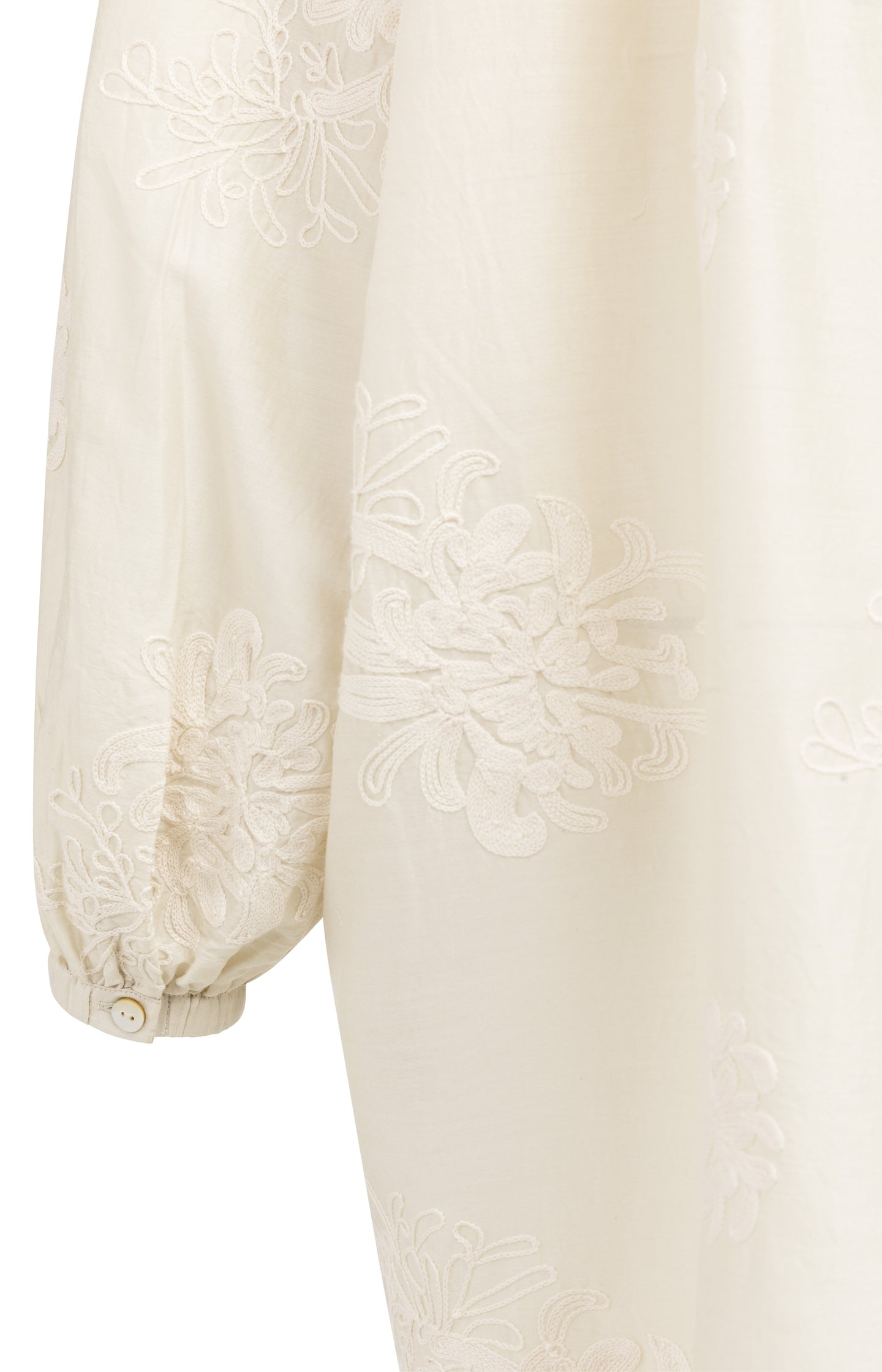 Oversized embroidered dress with long sleeves